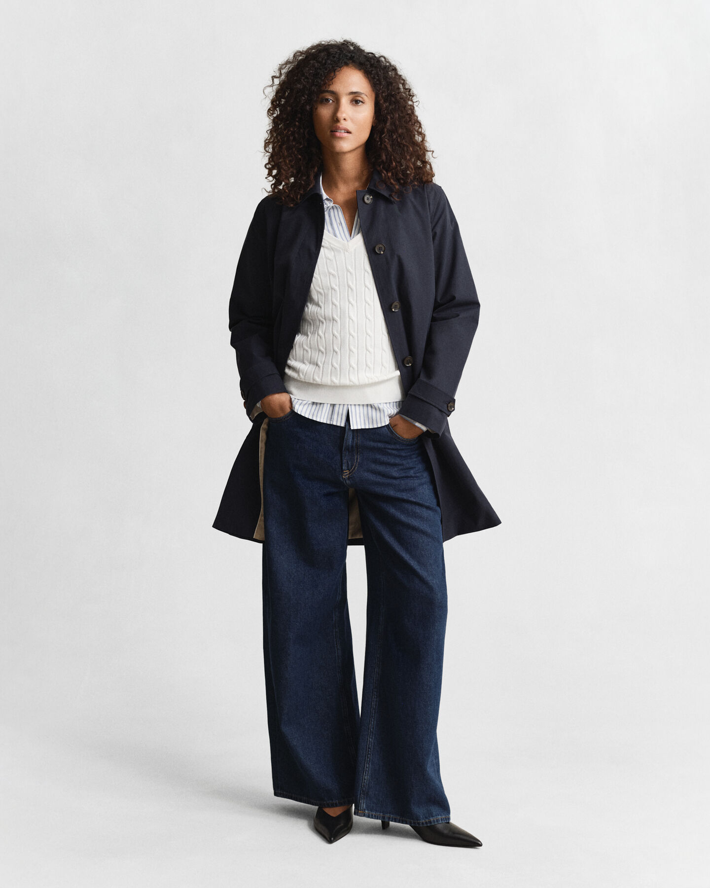 Maglia con scollo a V in cotone elasticizzato a trecce