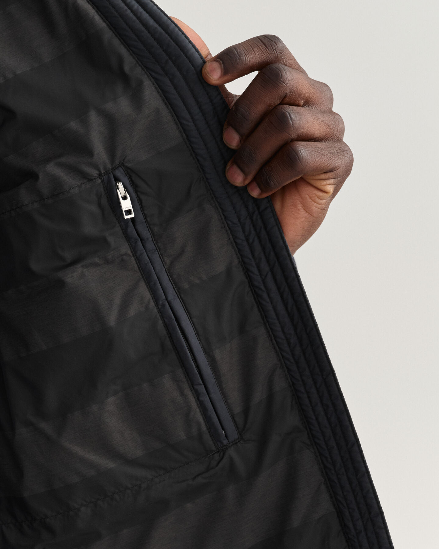 Piumino smanicato leggero