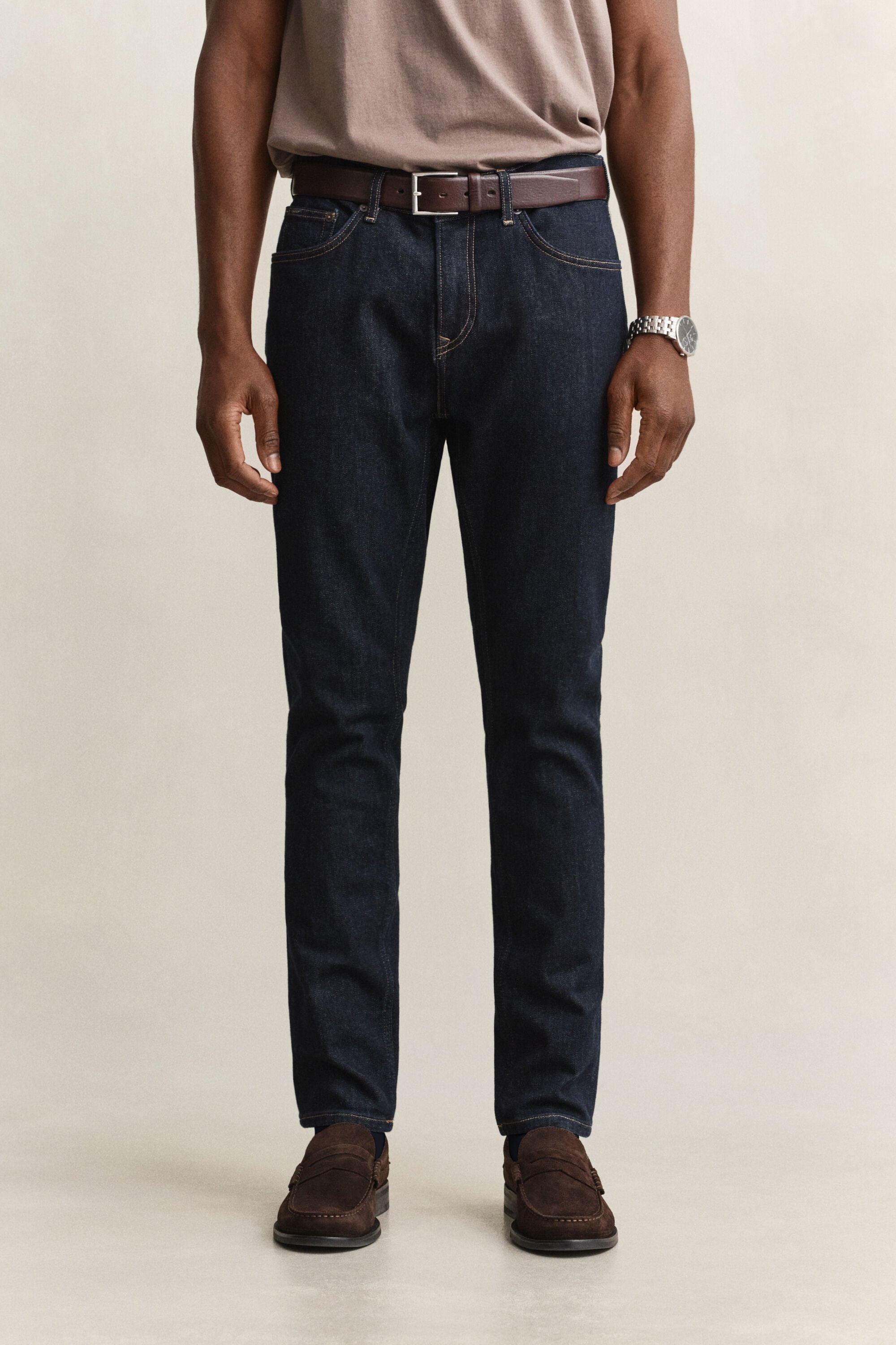 Jeans slim fit con lavaggio uniforme