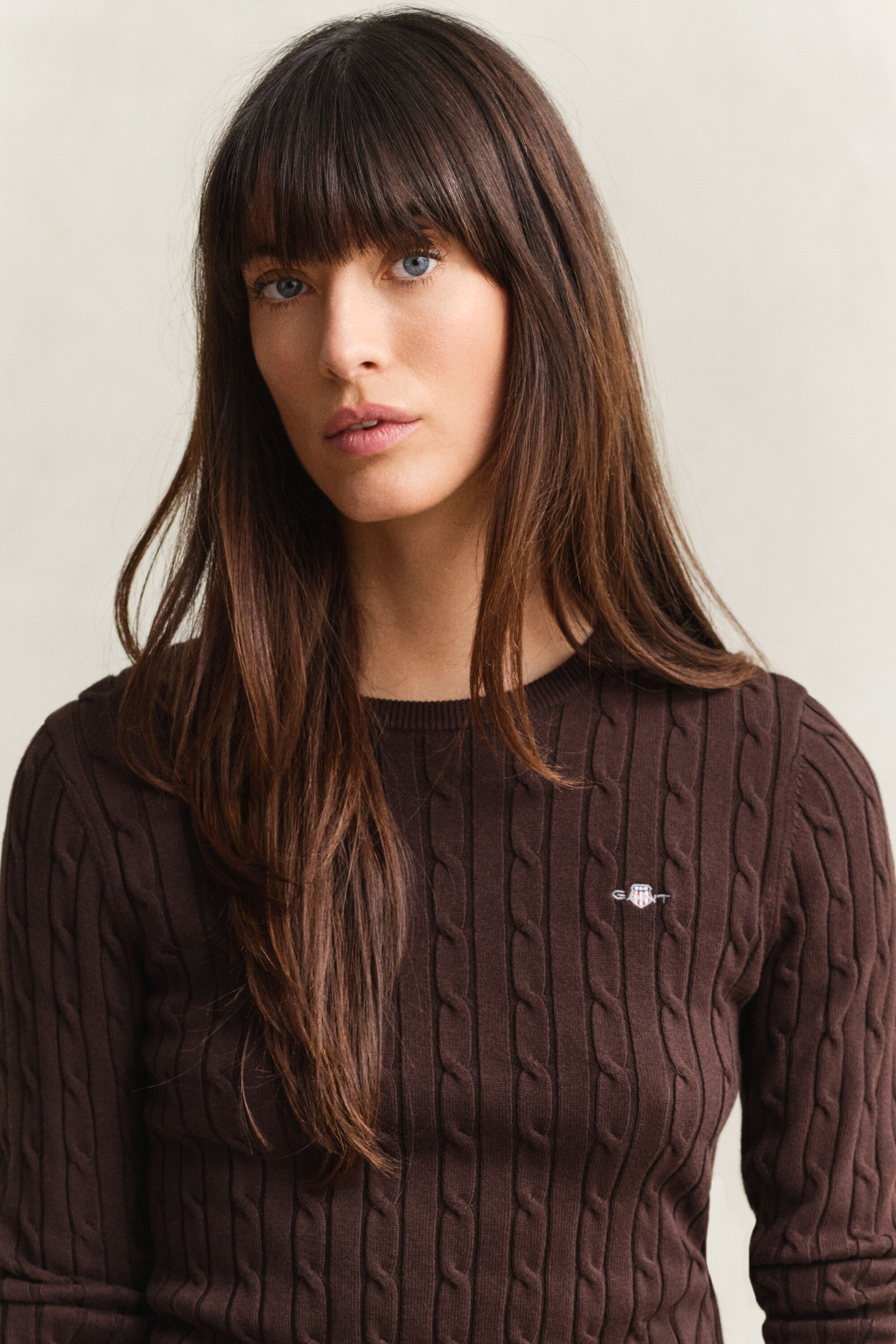 Maglia girocollo in cotone elasticizzato a trecce