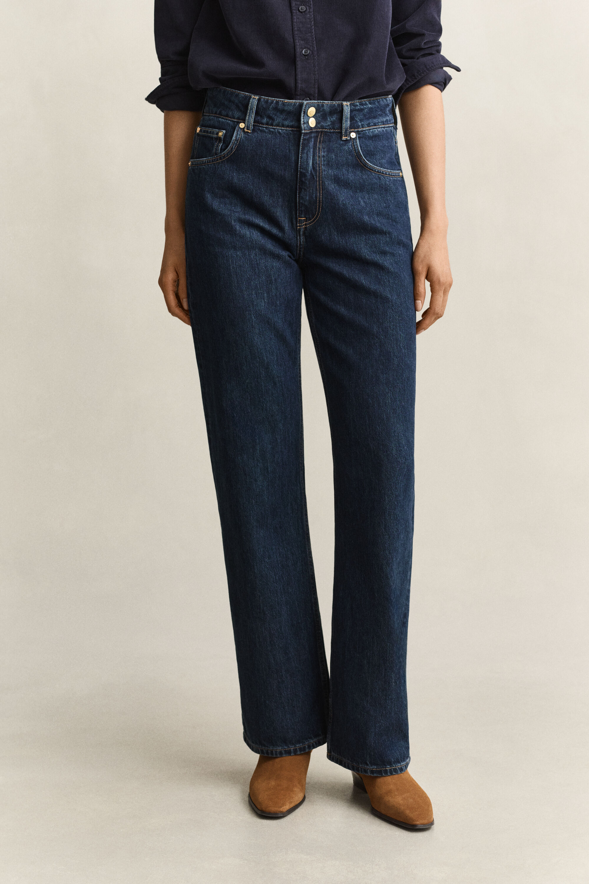 Jeans relaxed con abbottonatura