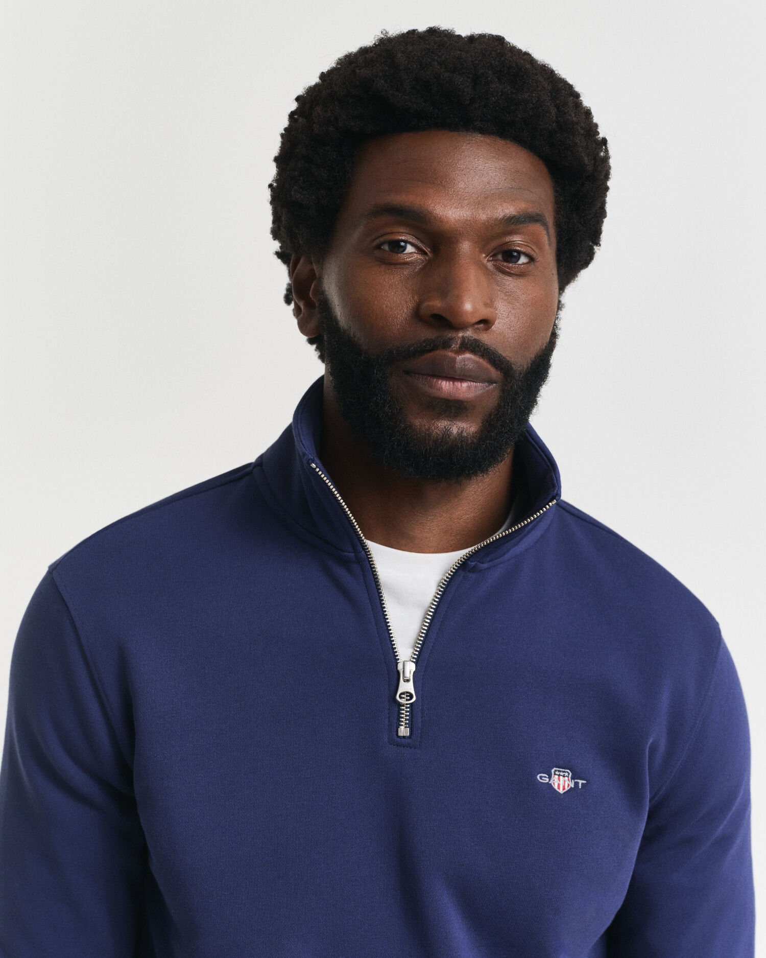 Felpa Shield con zip corta