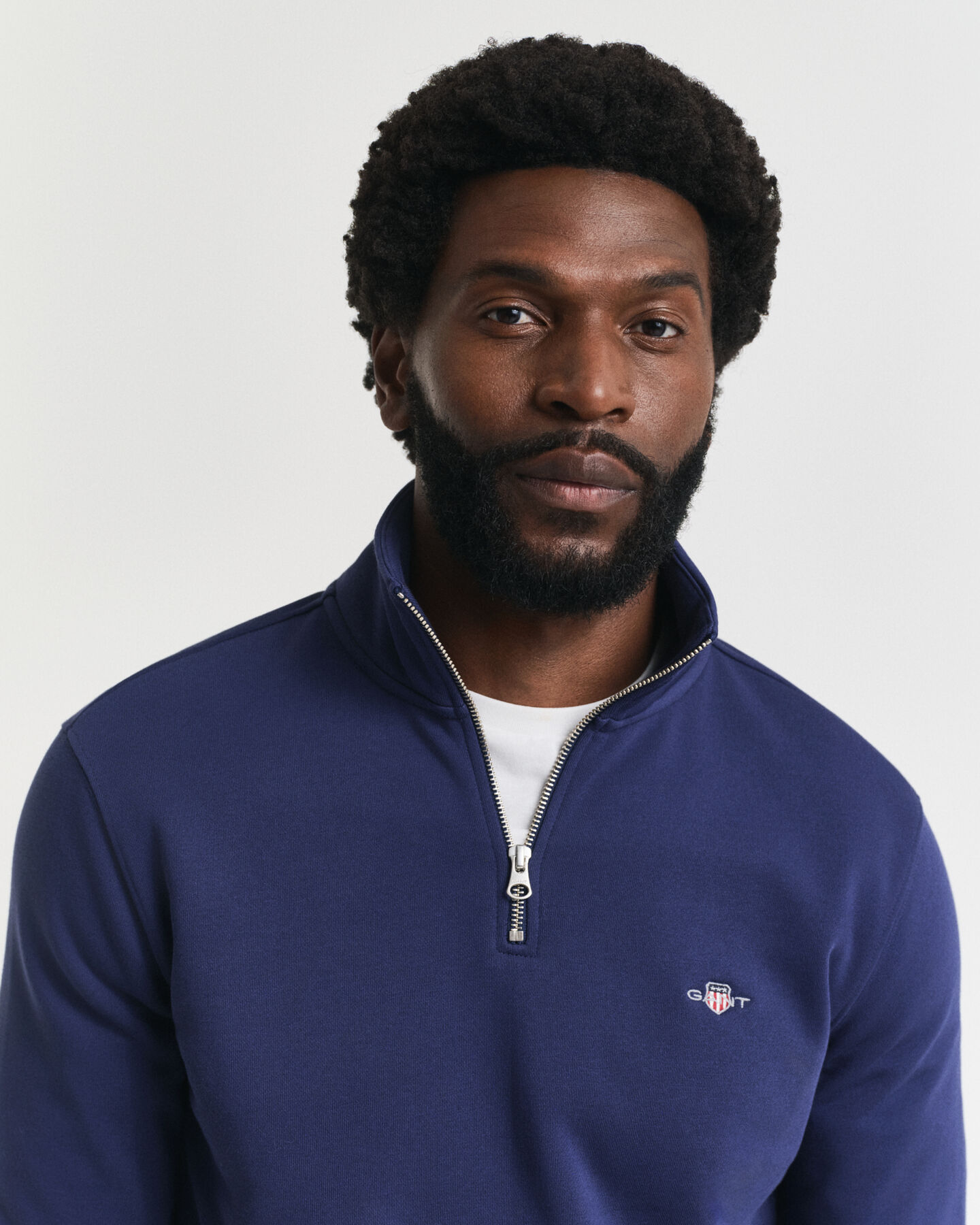 Felpa Shield con zip corta