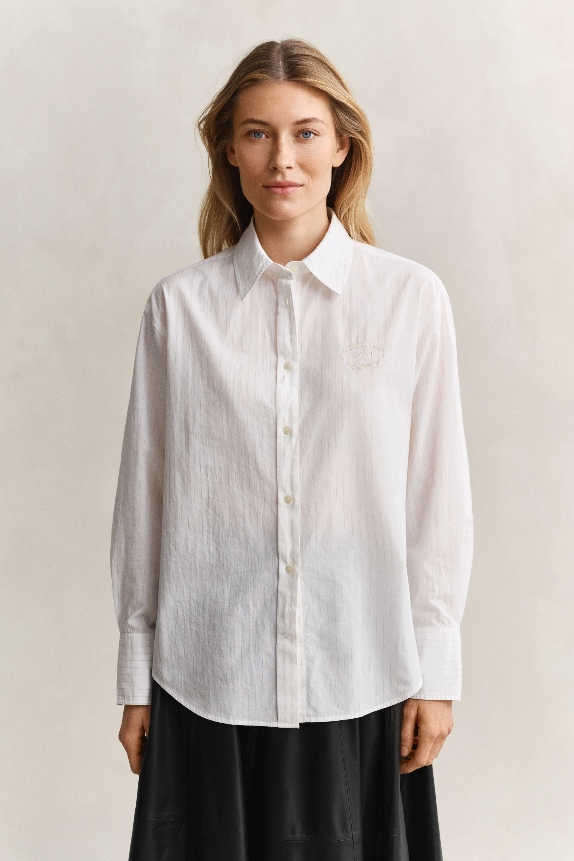 Camicia a righe con ricamo