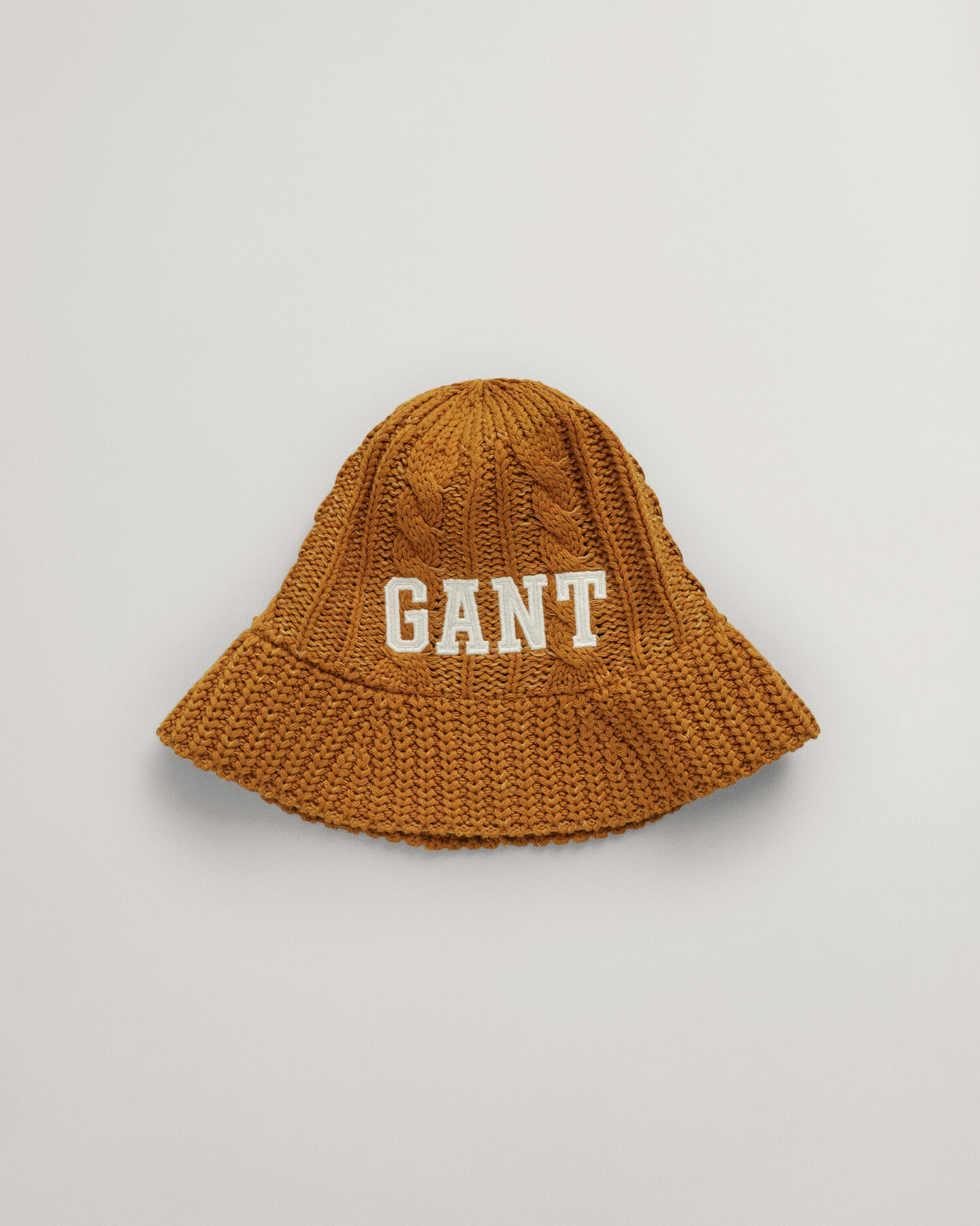 Cappello a campana lavorato a maglia