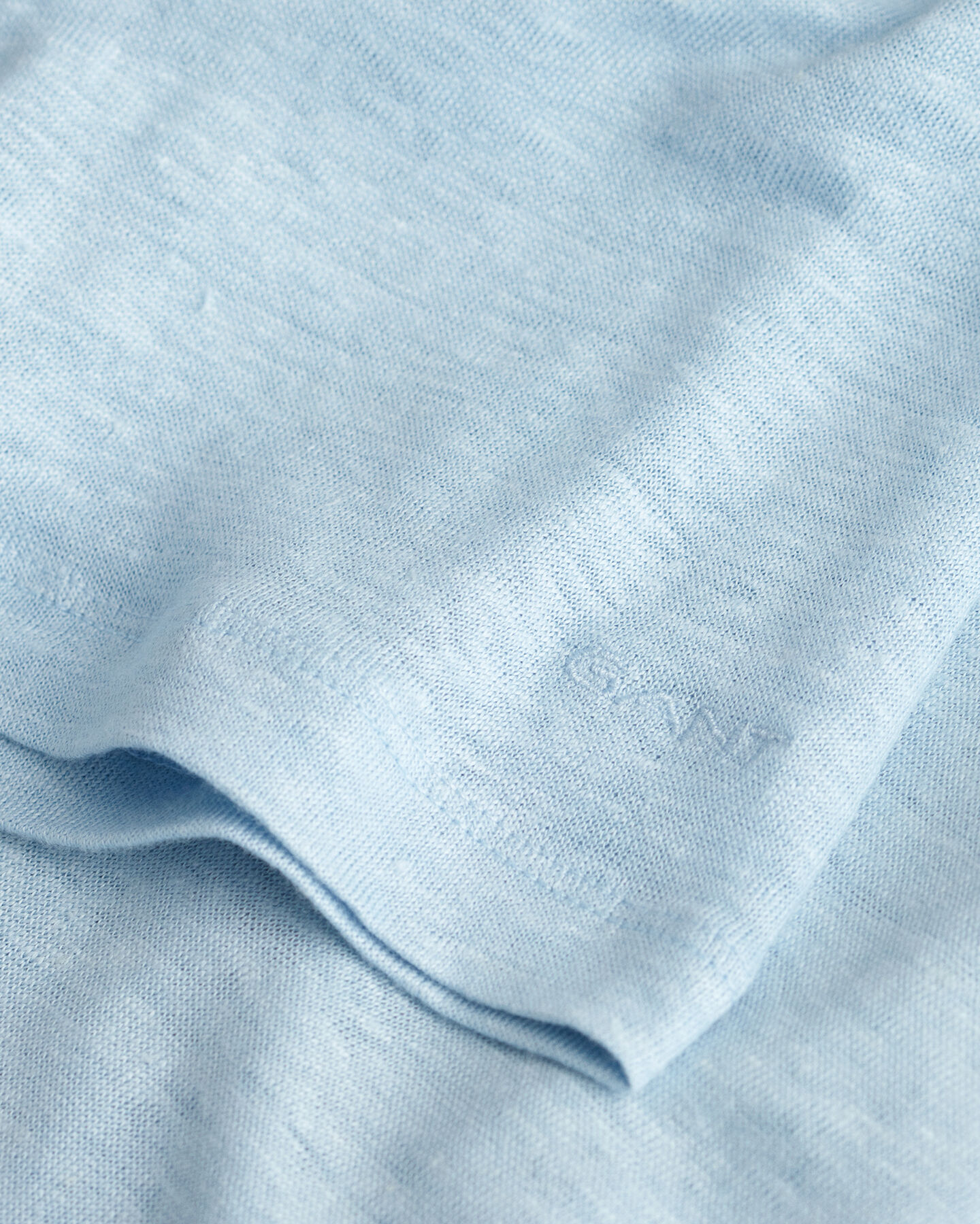 T-shirt in lino con scollo a V