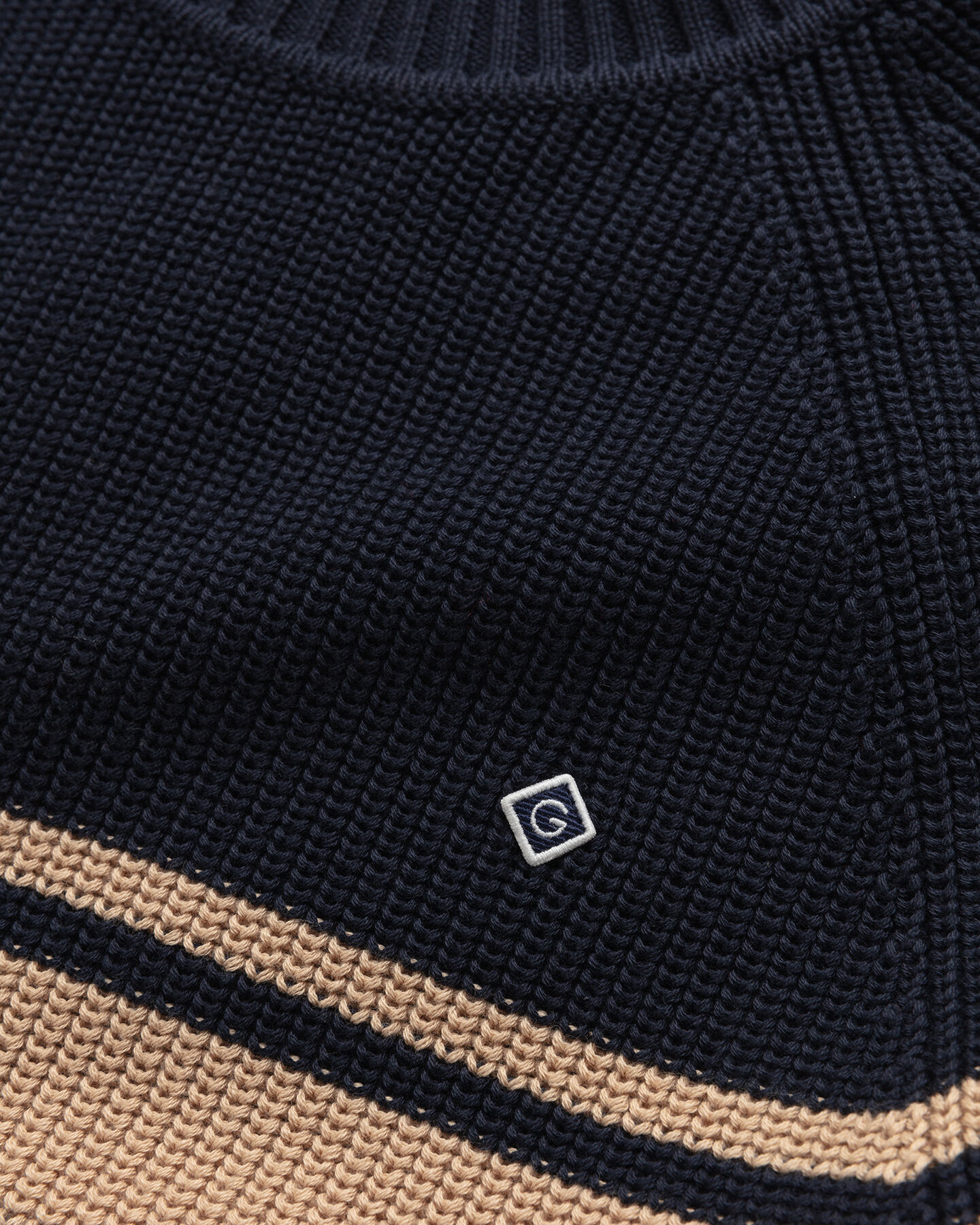 Maglia girocollo in cotone a coste a righe