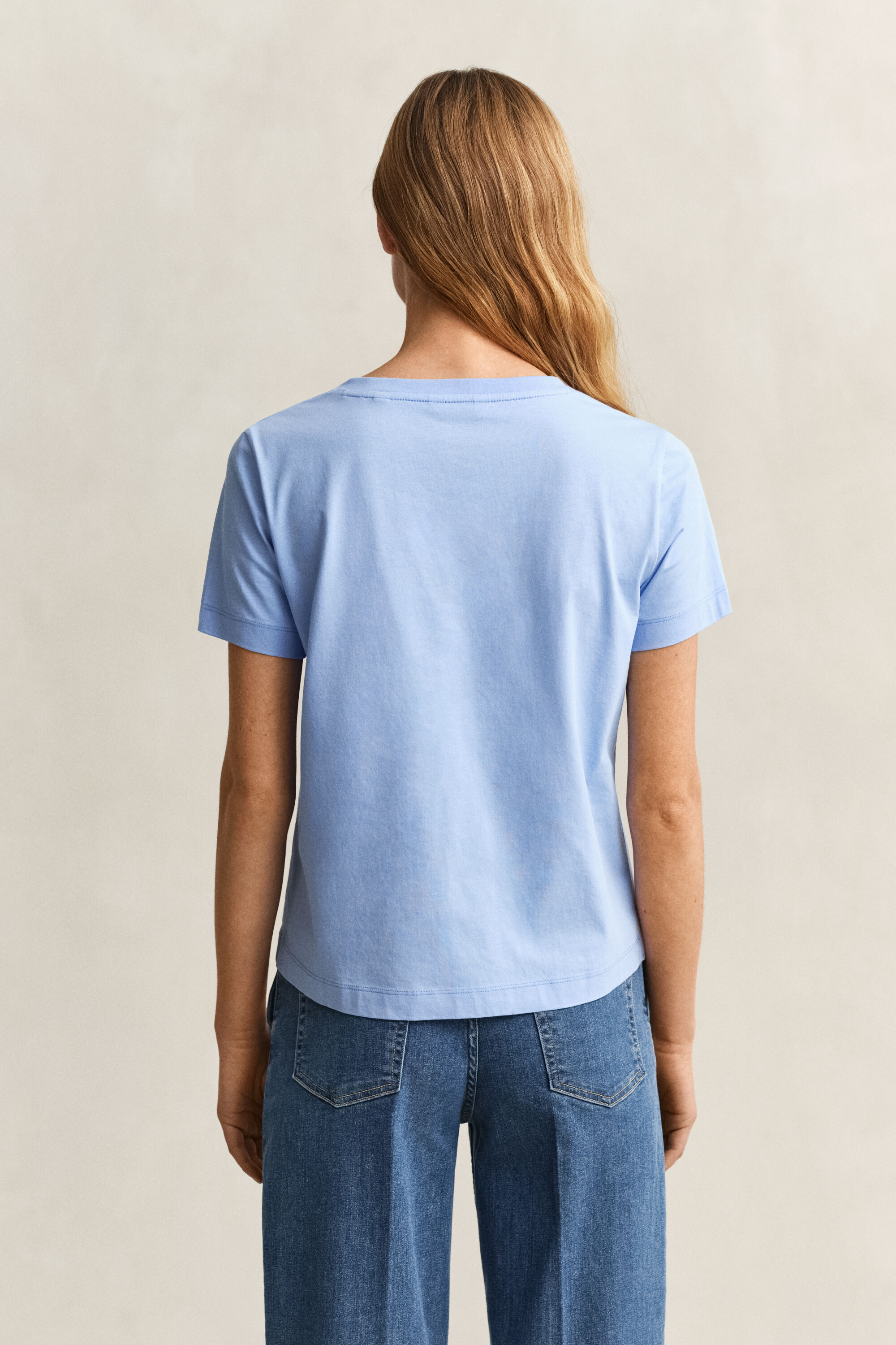 T-shirt Shield con scollo a V