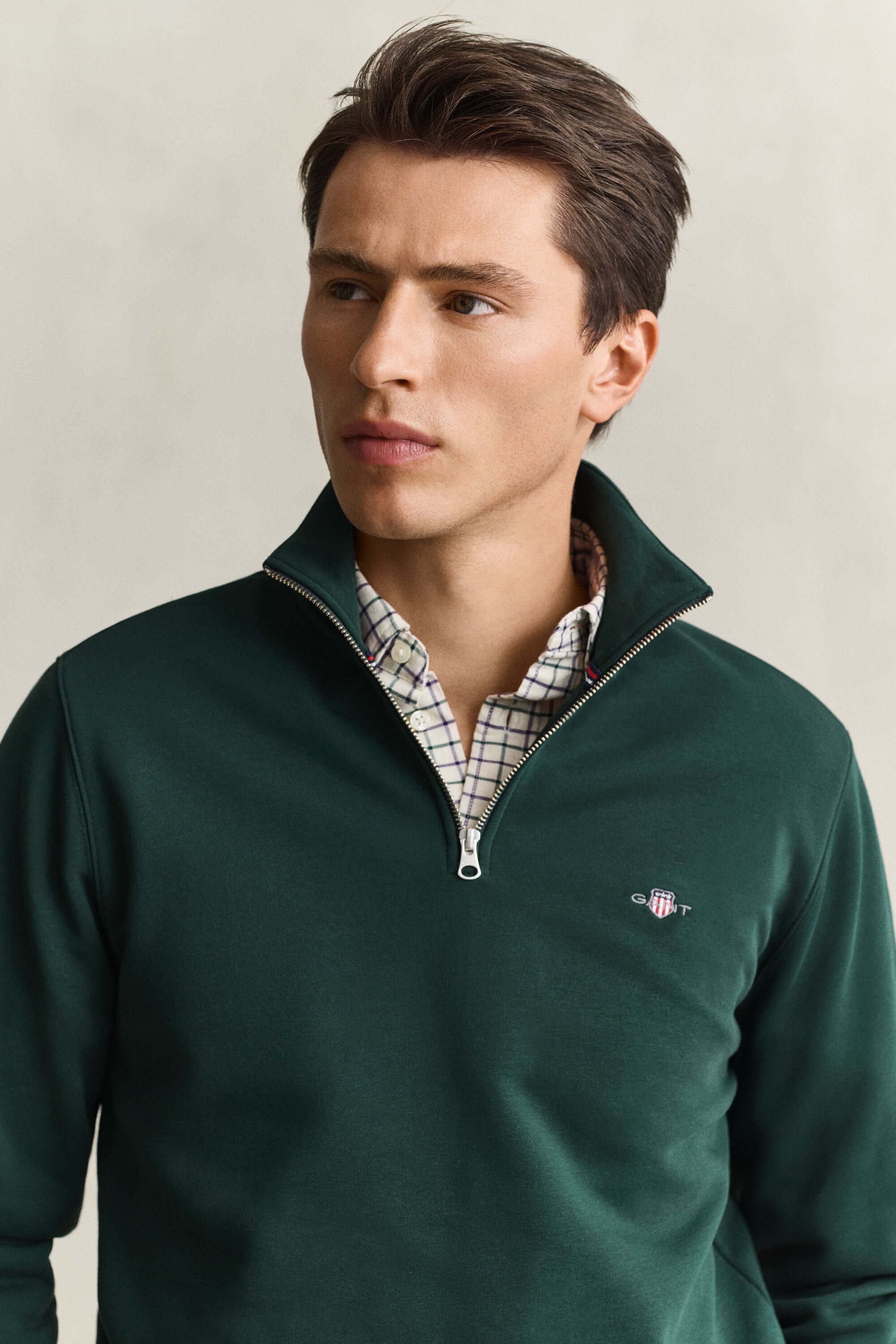 Felpa Shield con zip corta