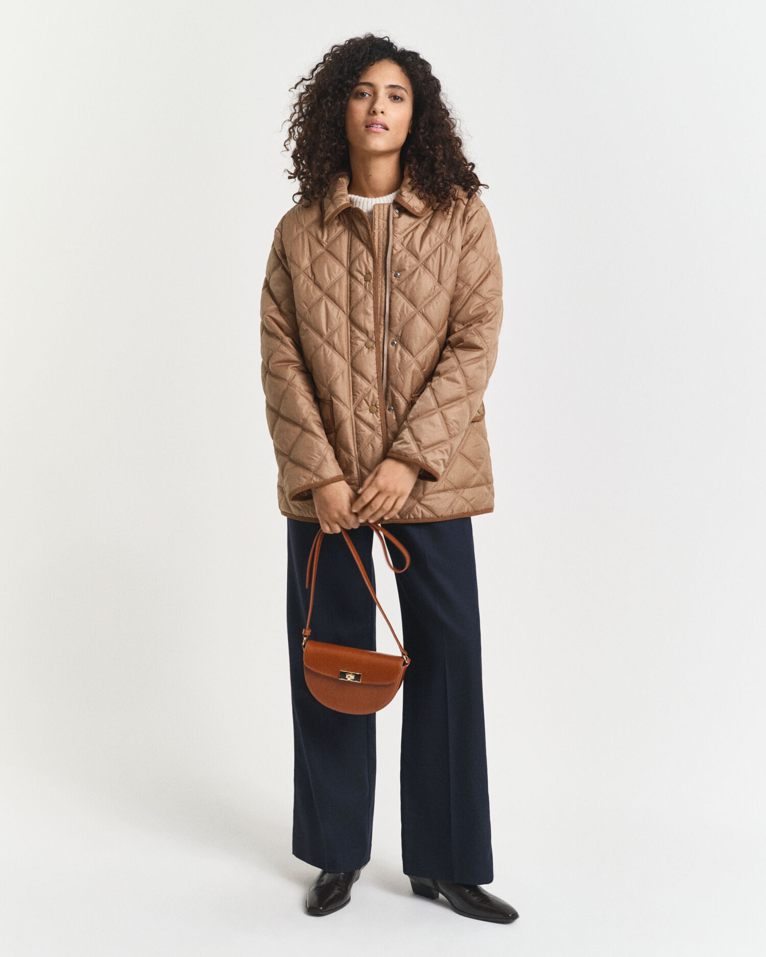 Piumino trapuntato con finiture in velluto a coste