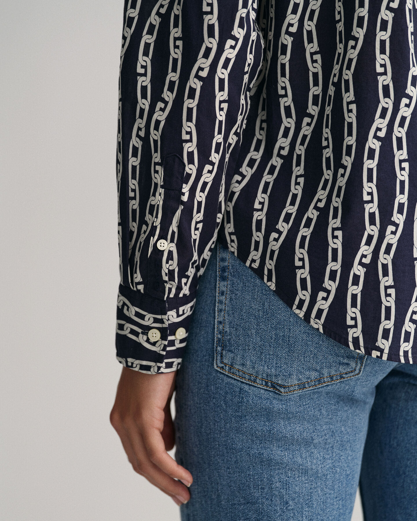 Camicia in voile di cotone con stampa a catena regular fit