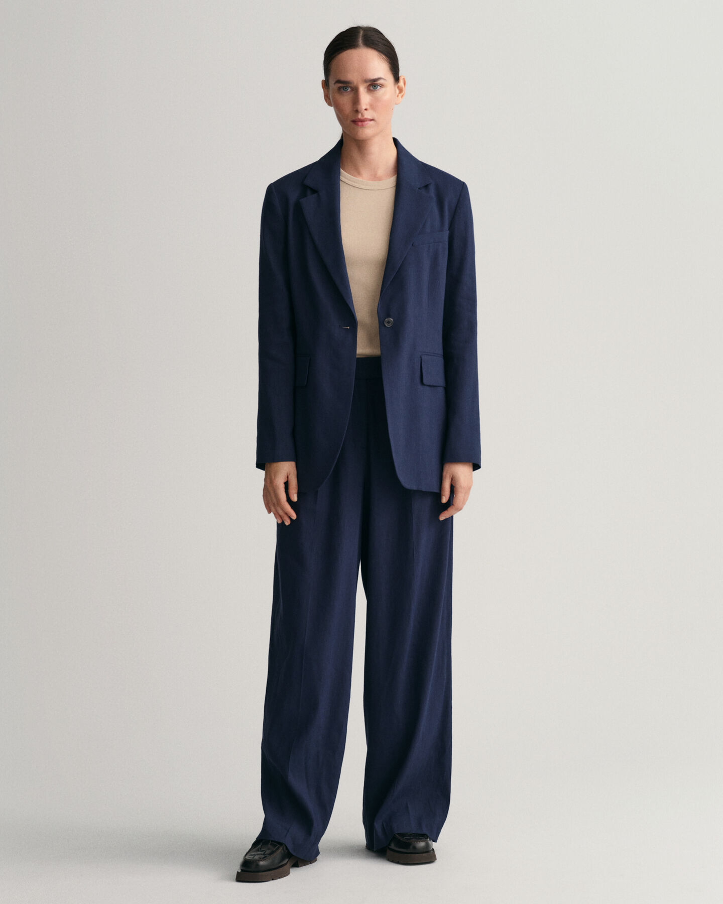 Pantaloni in lino elasticizzato a gamba larga