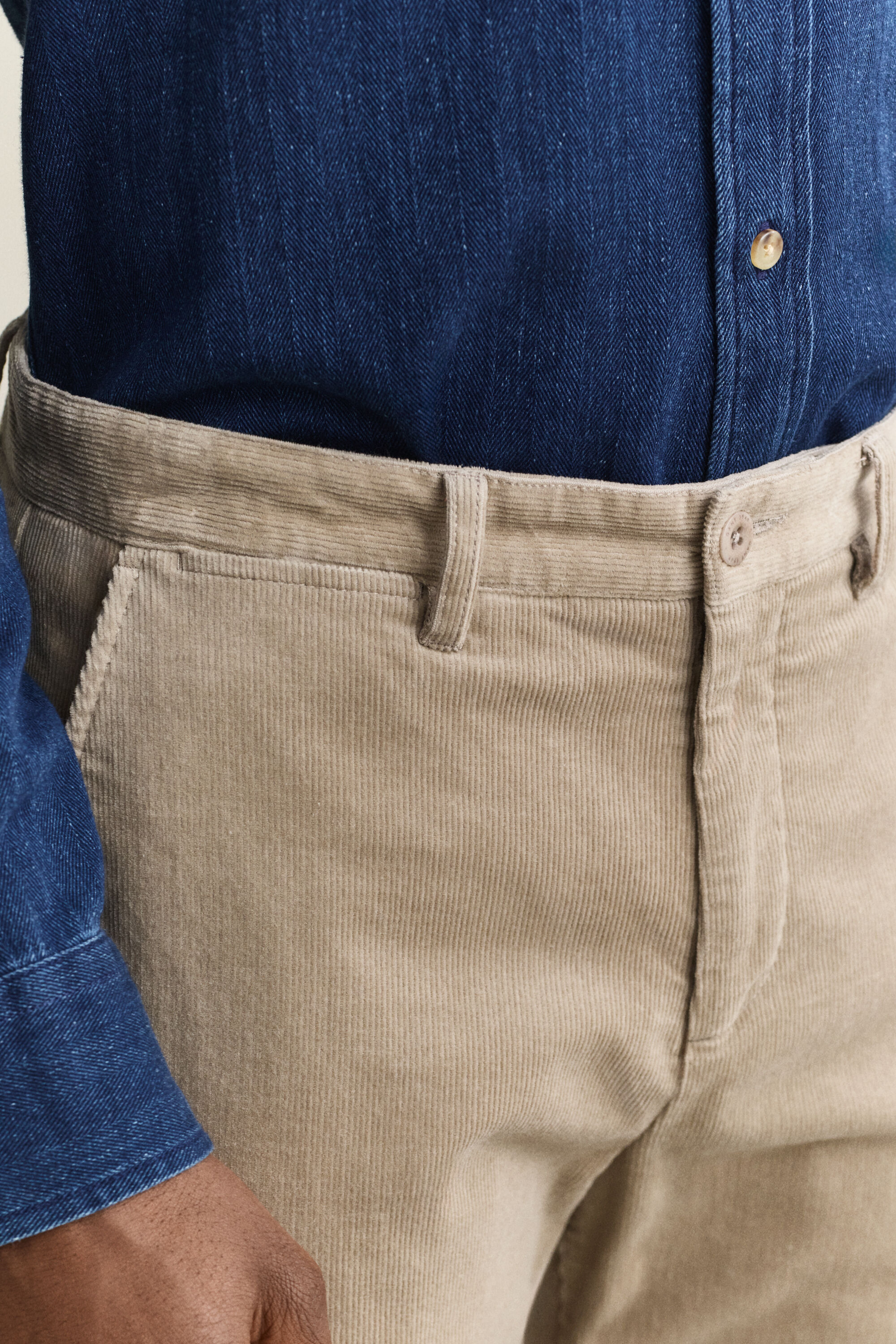 Pantaloni chino in velluto a coste regular
