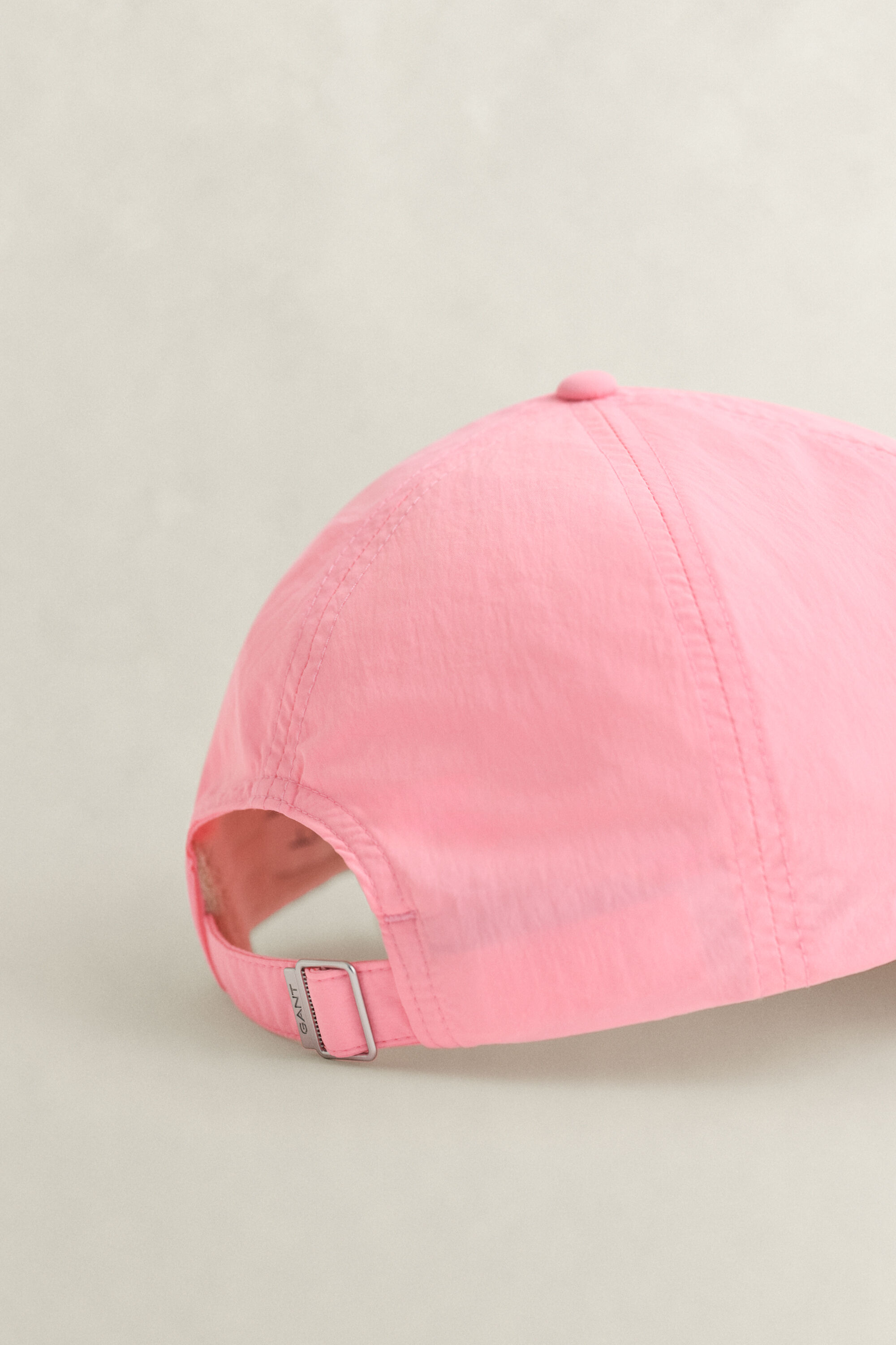 Cappellino délavé con effetto stropicciato