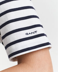 T-shirt a righe con scollo a barca