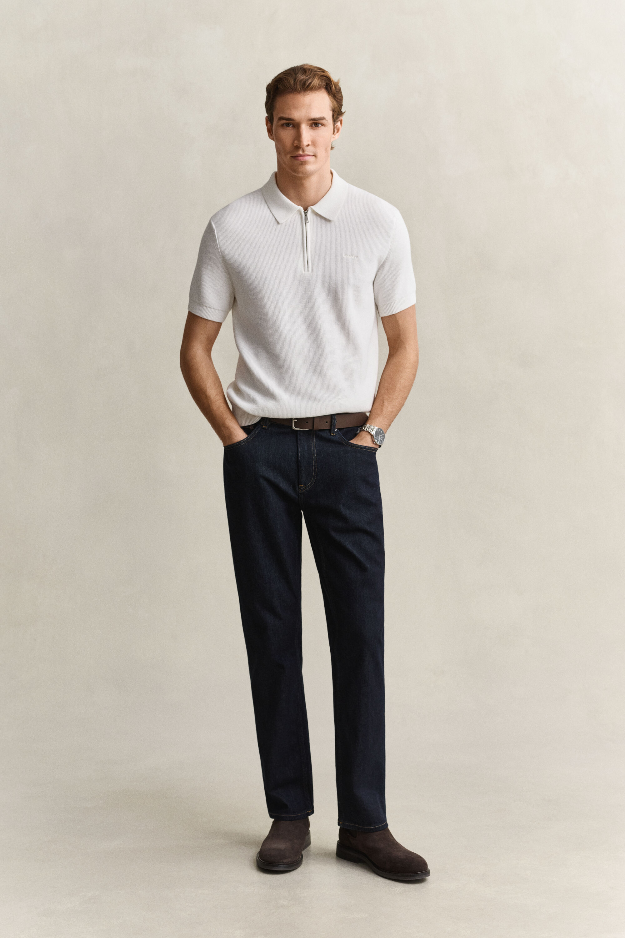 Jeans regular fit con lavaggio uniforme