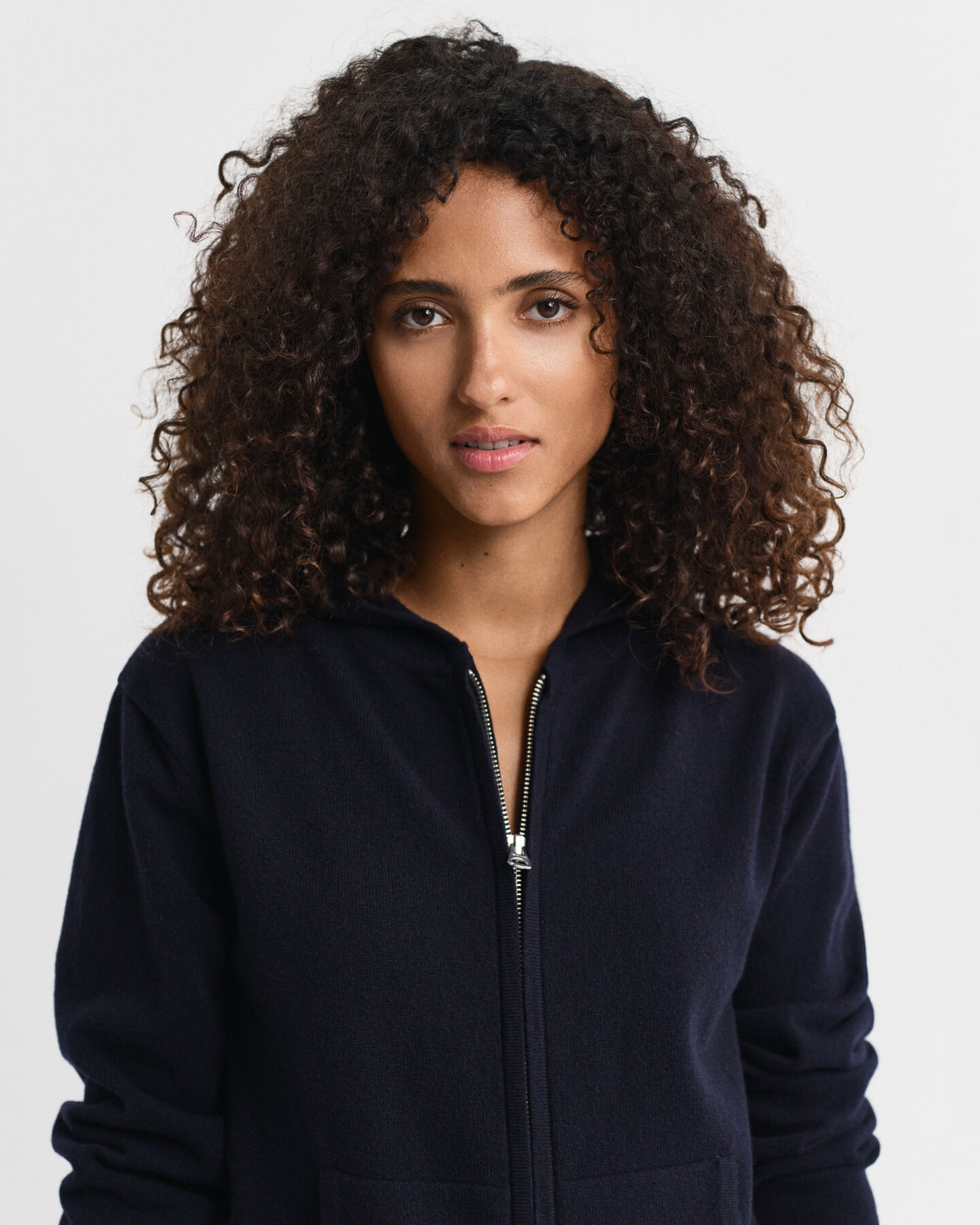 Felpa con zip e cappuccio in finissima lana d'agnello