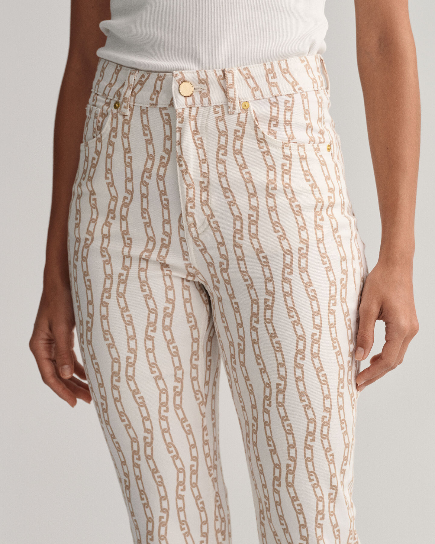 Jeans alla caviglia con stampa a catena