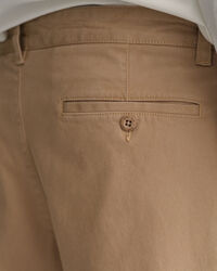 Pantaloni chino con pinces relaxed fit