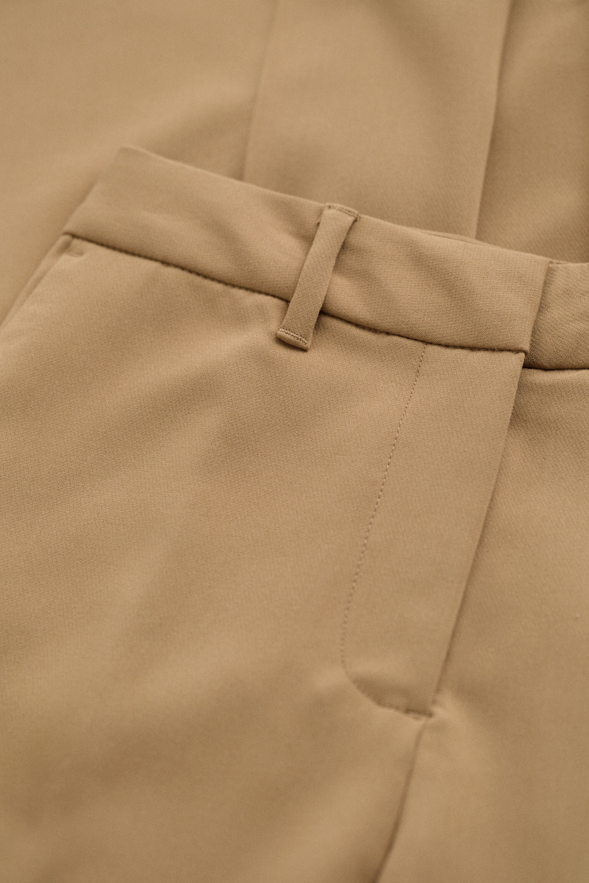 Pantaloni eleganti svasati slim fit