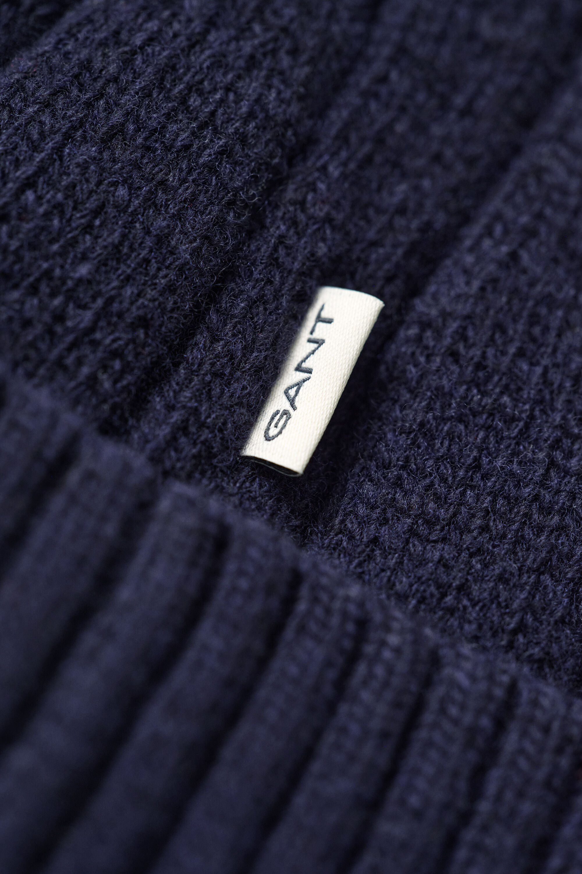 Berretto in maglia in lana d’agnello a trecce