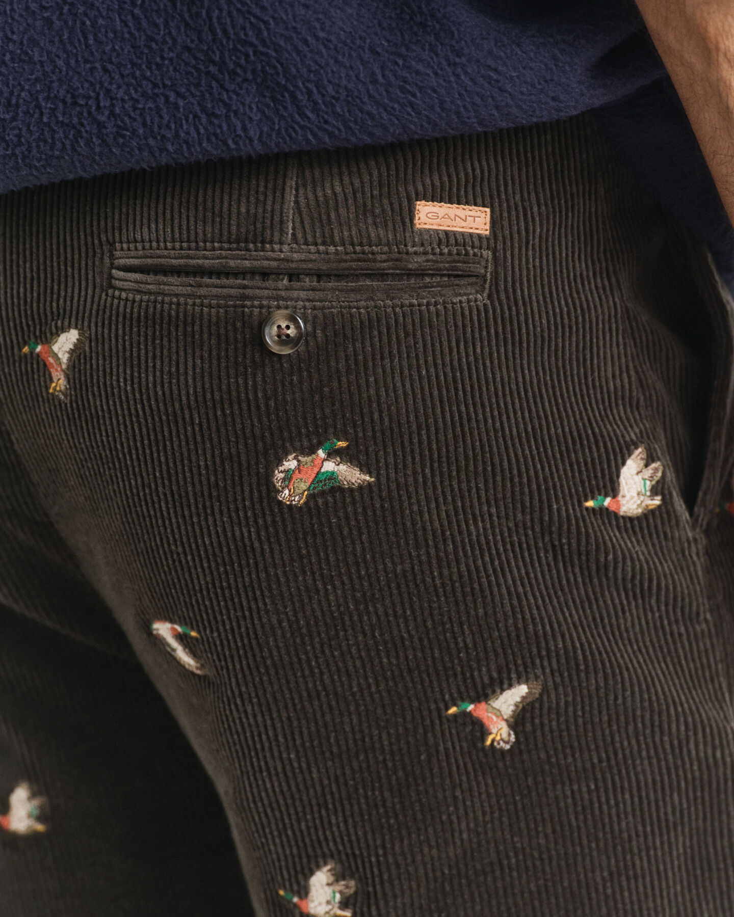 Pantaloni in velluto a coste con ricami straight fit