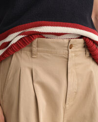 Pantaloni chino voluminosi con pinces