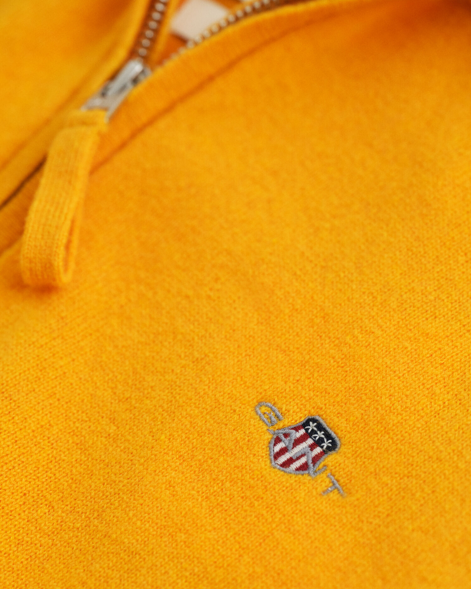 Maglia in lana d’agnello finissima con zip corta