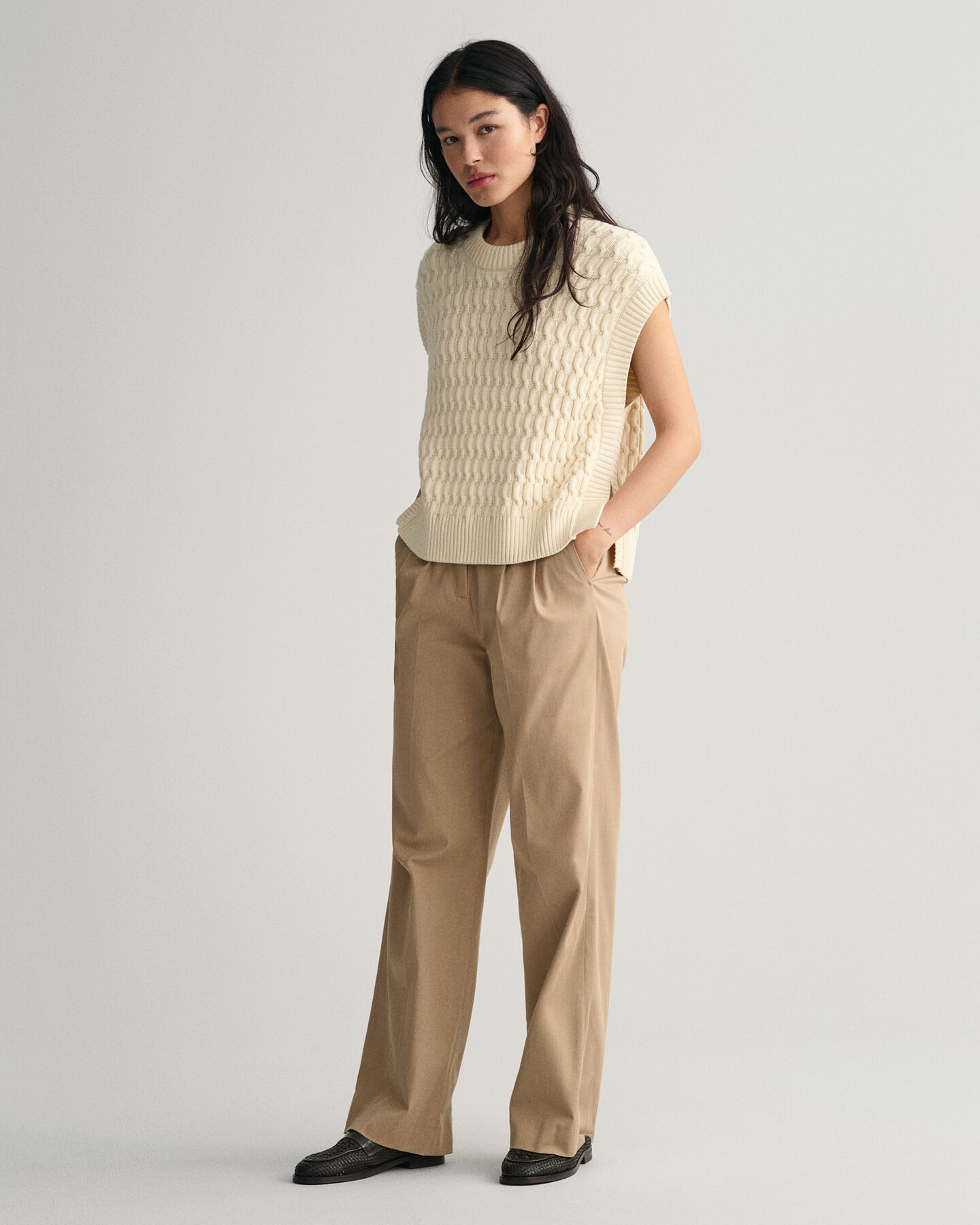 Smanicato girocollo in cotone testurizzato