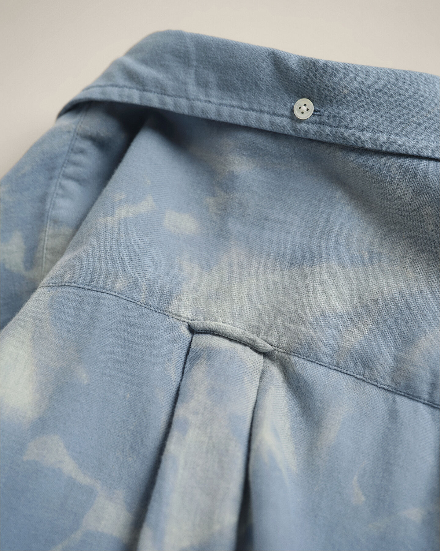 Camicia candeggiata Wrangler x GANT in lana e cotone con vestibilit&agrave; rilassata