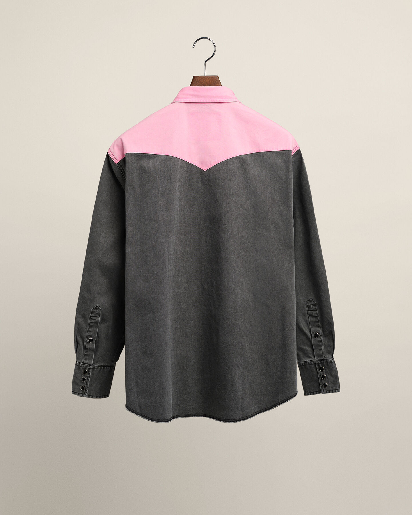 Camicia Neon Western Wrangler x GANT con vestibilit&agrave; rilassata