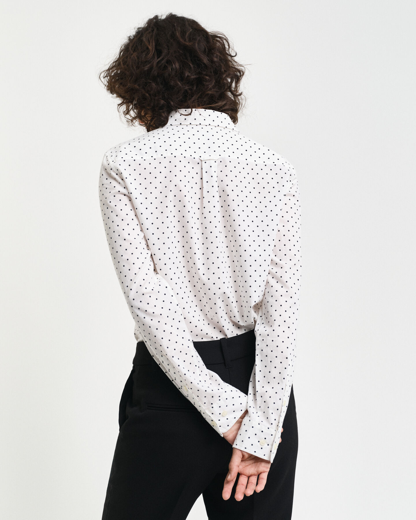 Camicia in voile di cotone con stampa a pois regular fit