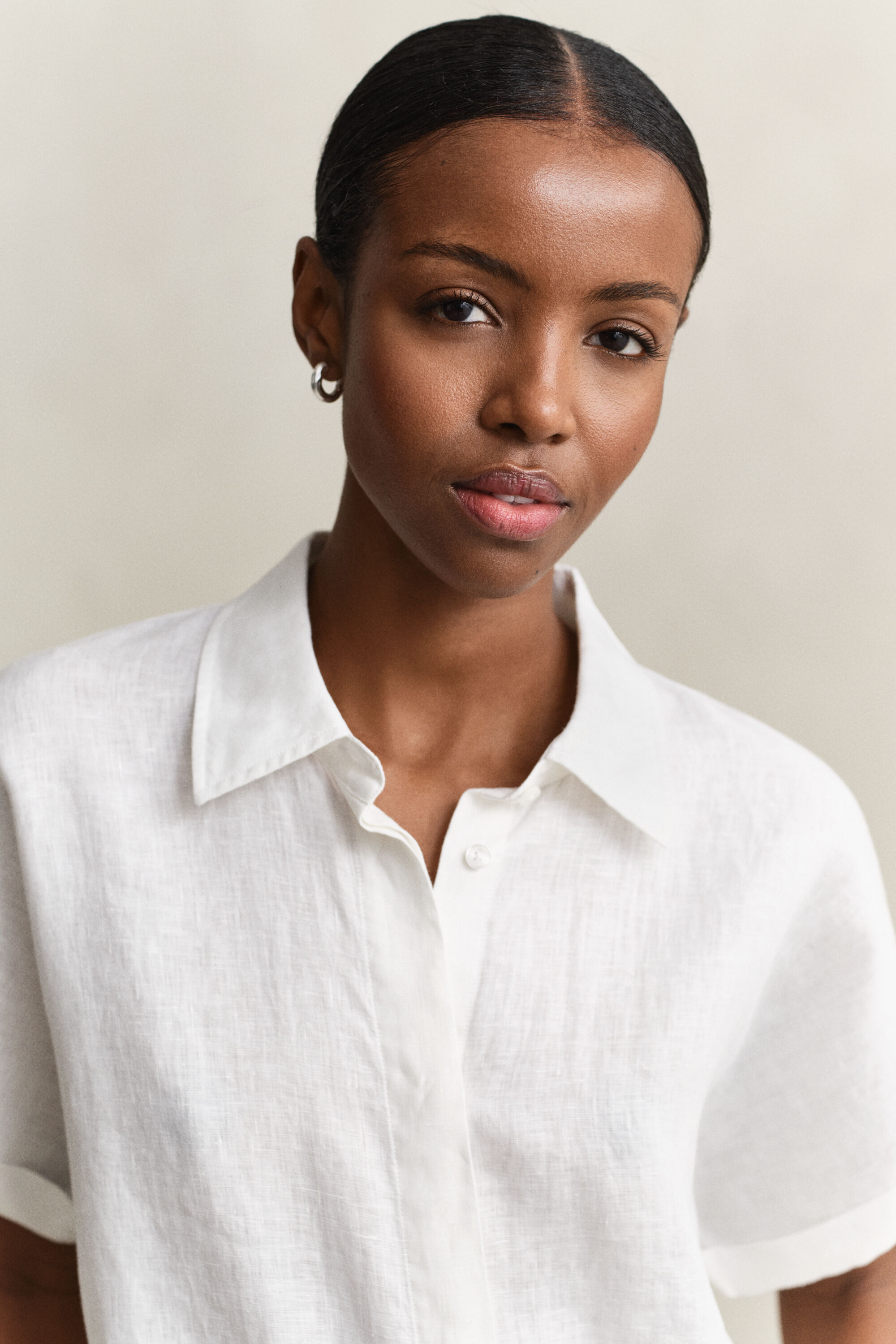 Camicia in lino con maniche a sbuffo