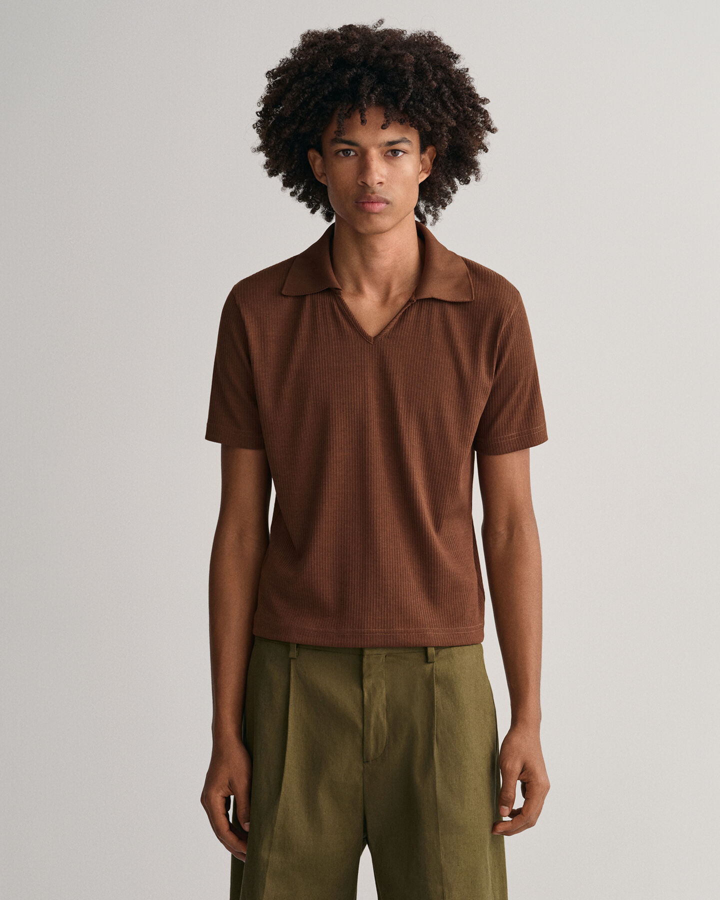 Polo in piqu&eacute; ispirata agli anni &lsquo;70