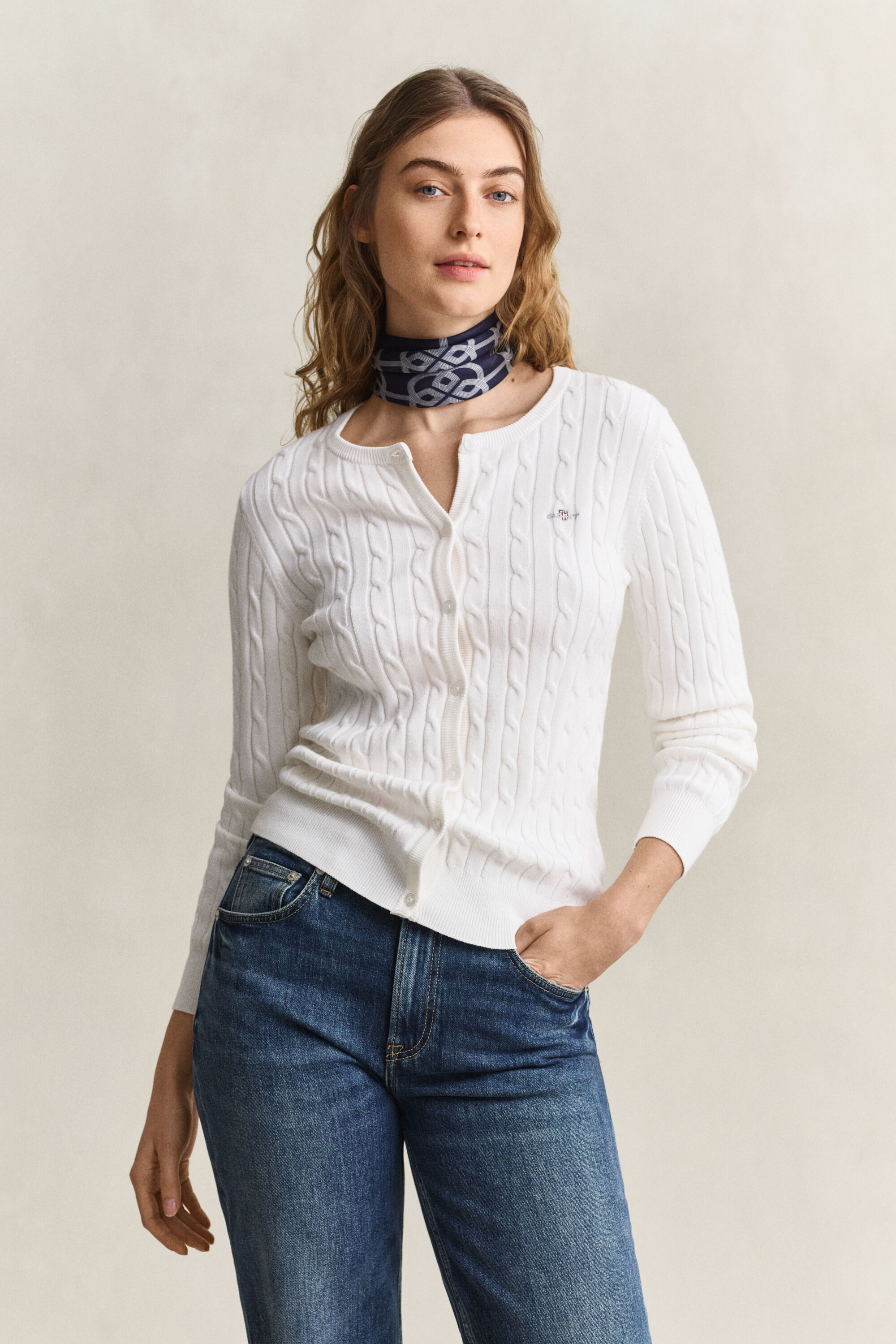 Cardigan in maglia con lavorazione a trecce