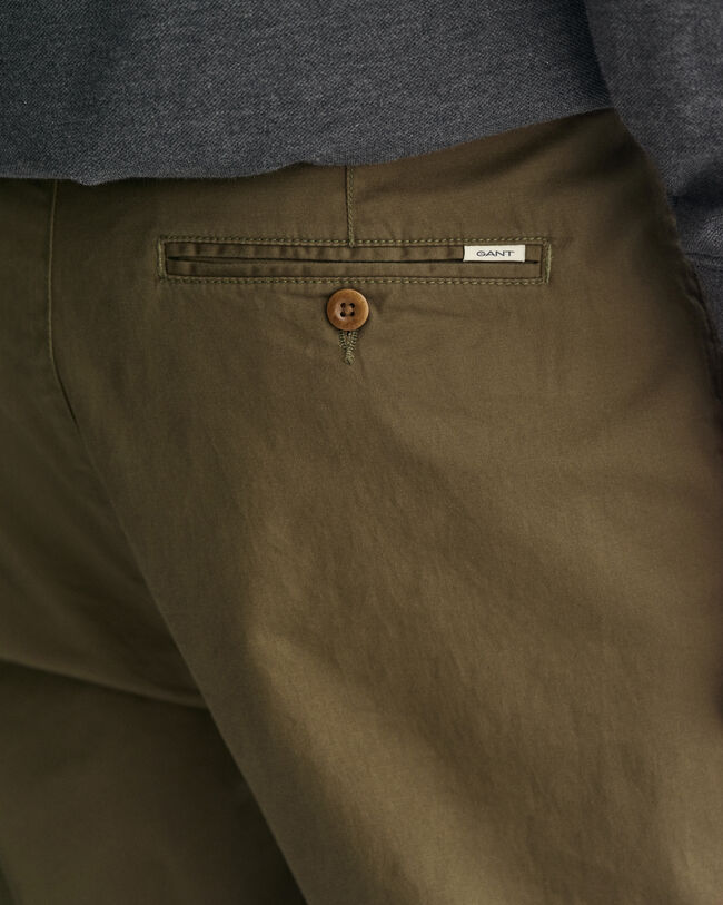 Pantaloni chino in twill stretti in fondo