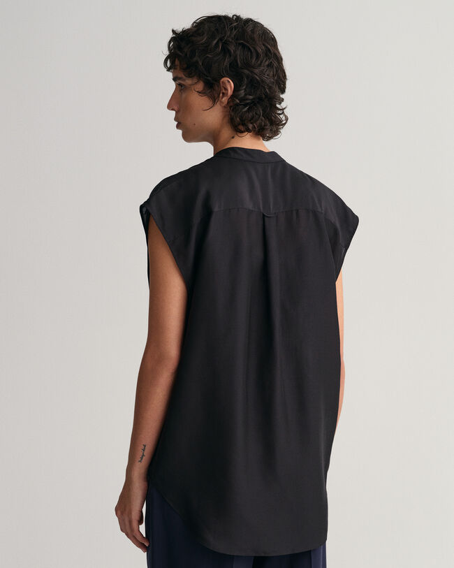 Blusa smanicata con colletto alla coreana