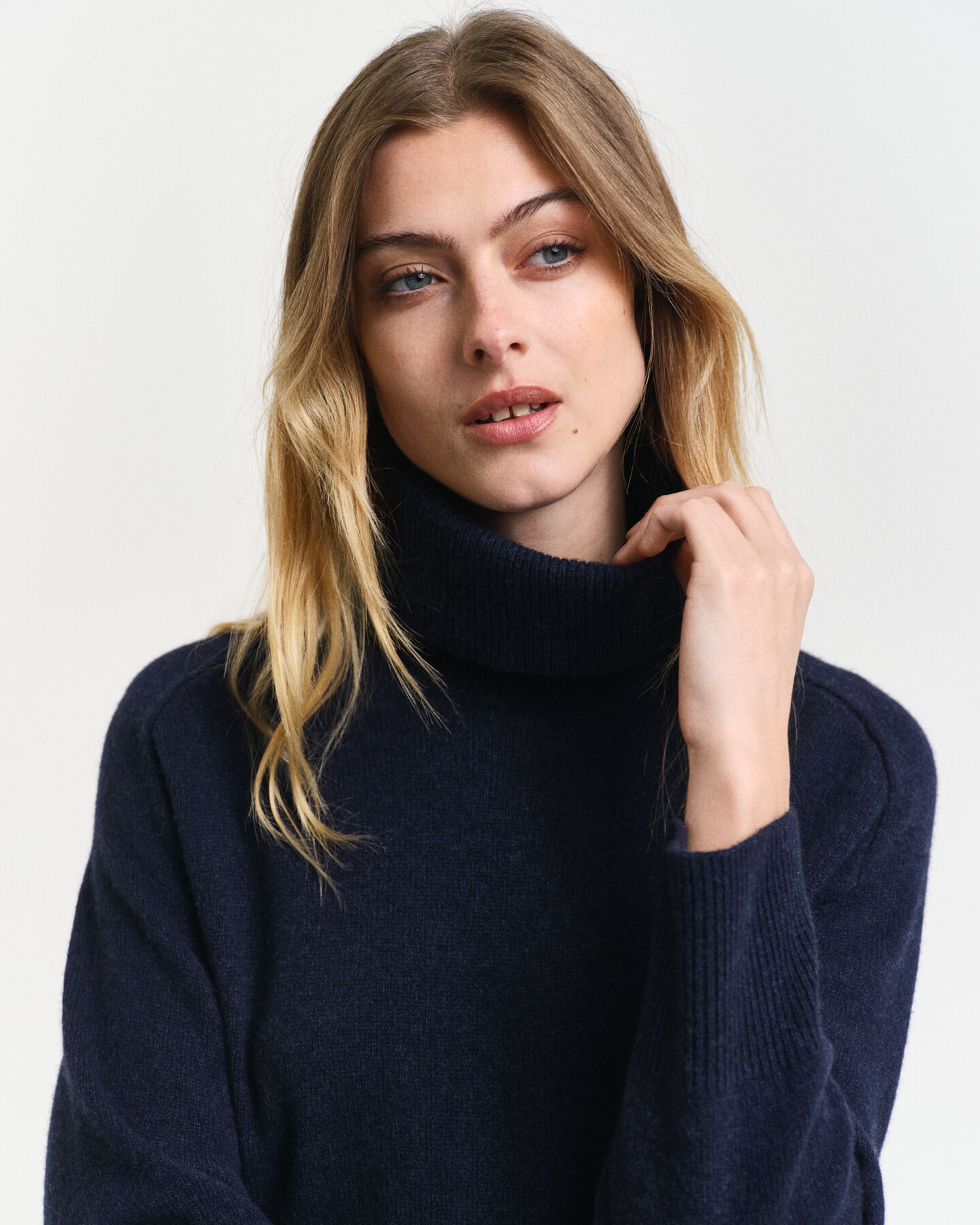 Abito a collo alto con dettagli con motivo a spina di pesce