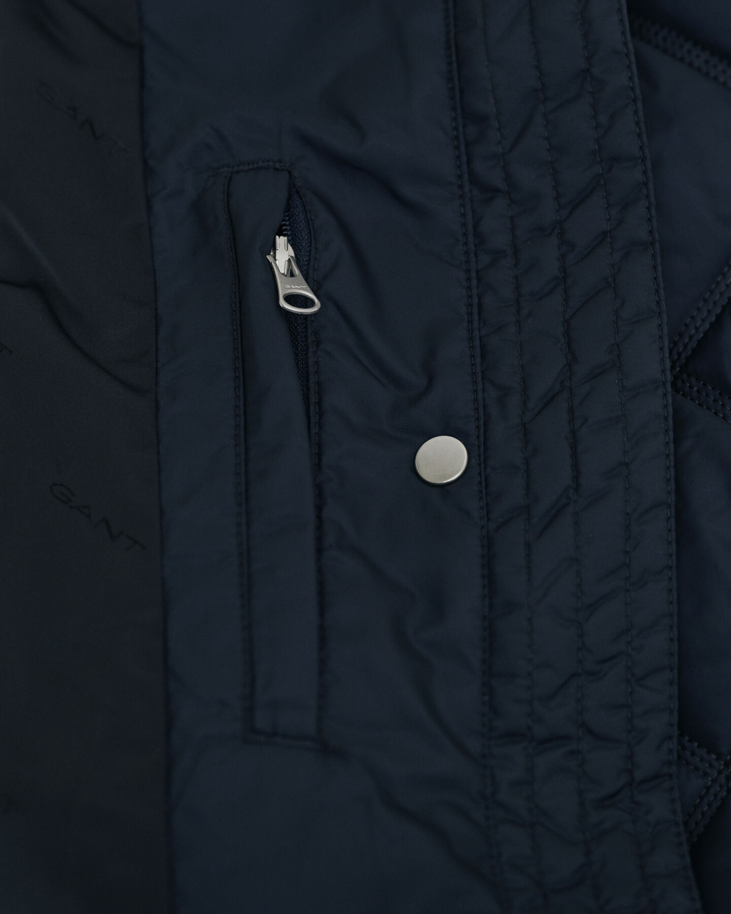 Cappotto trapuntato con finiture in velluto a coste