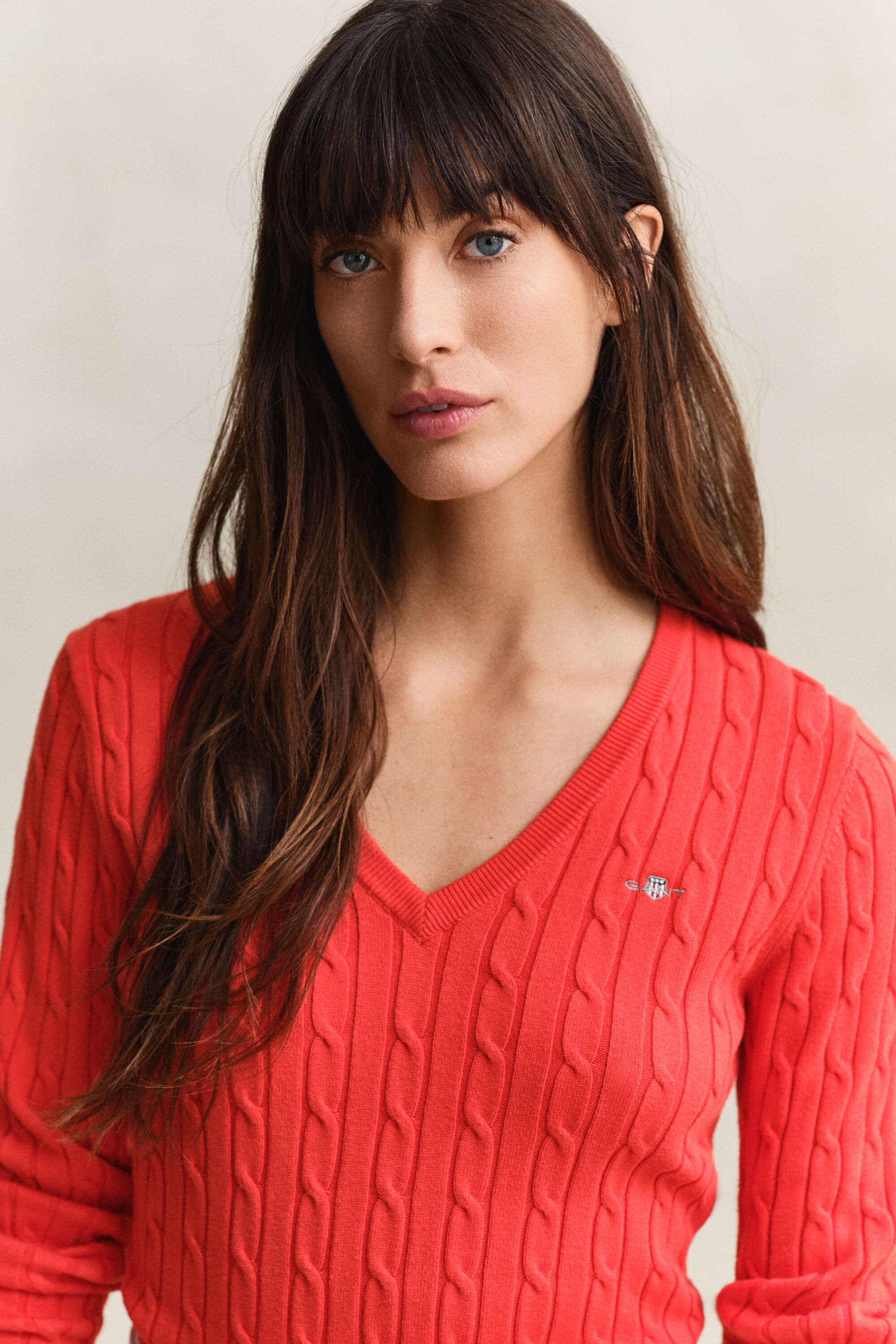 Maglia con scollo a V a trecce