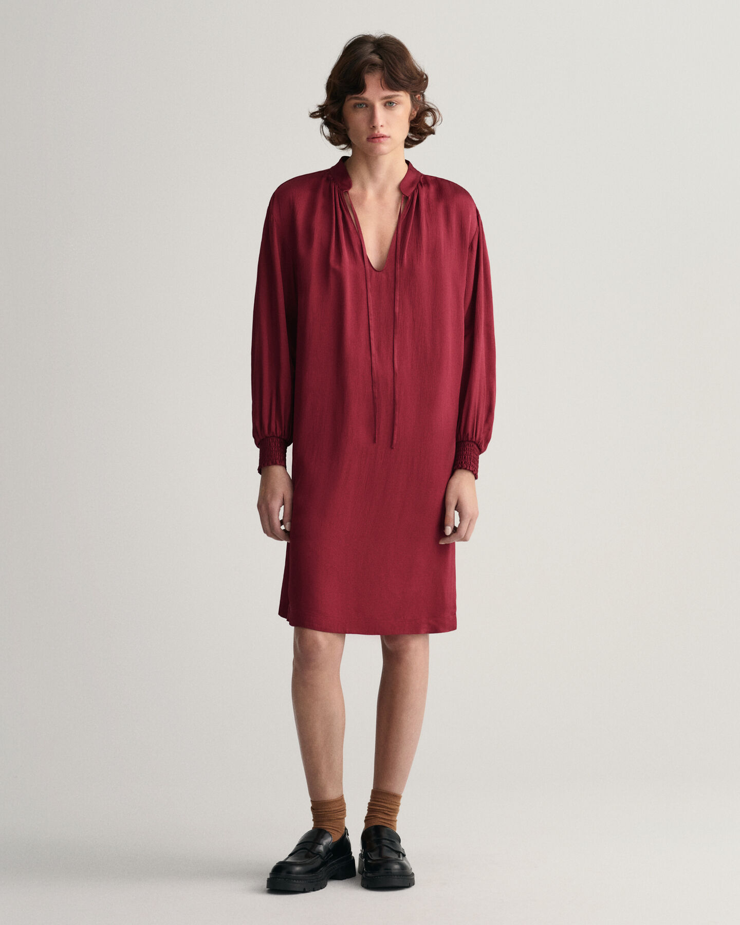 Abito con colletto alla coreana