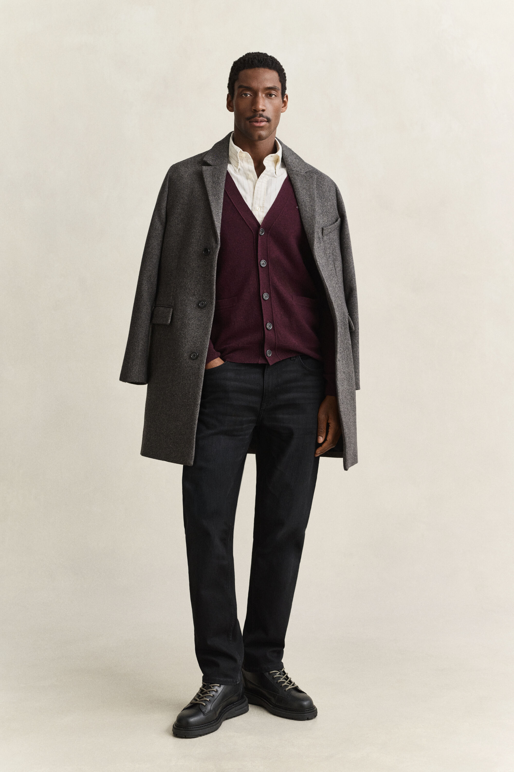 Cardigan con scollo a V in lana d’agnello