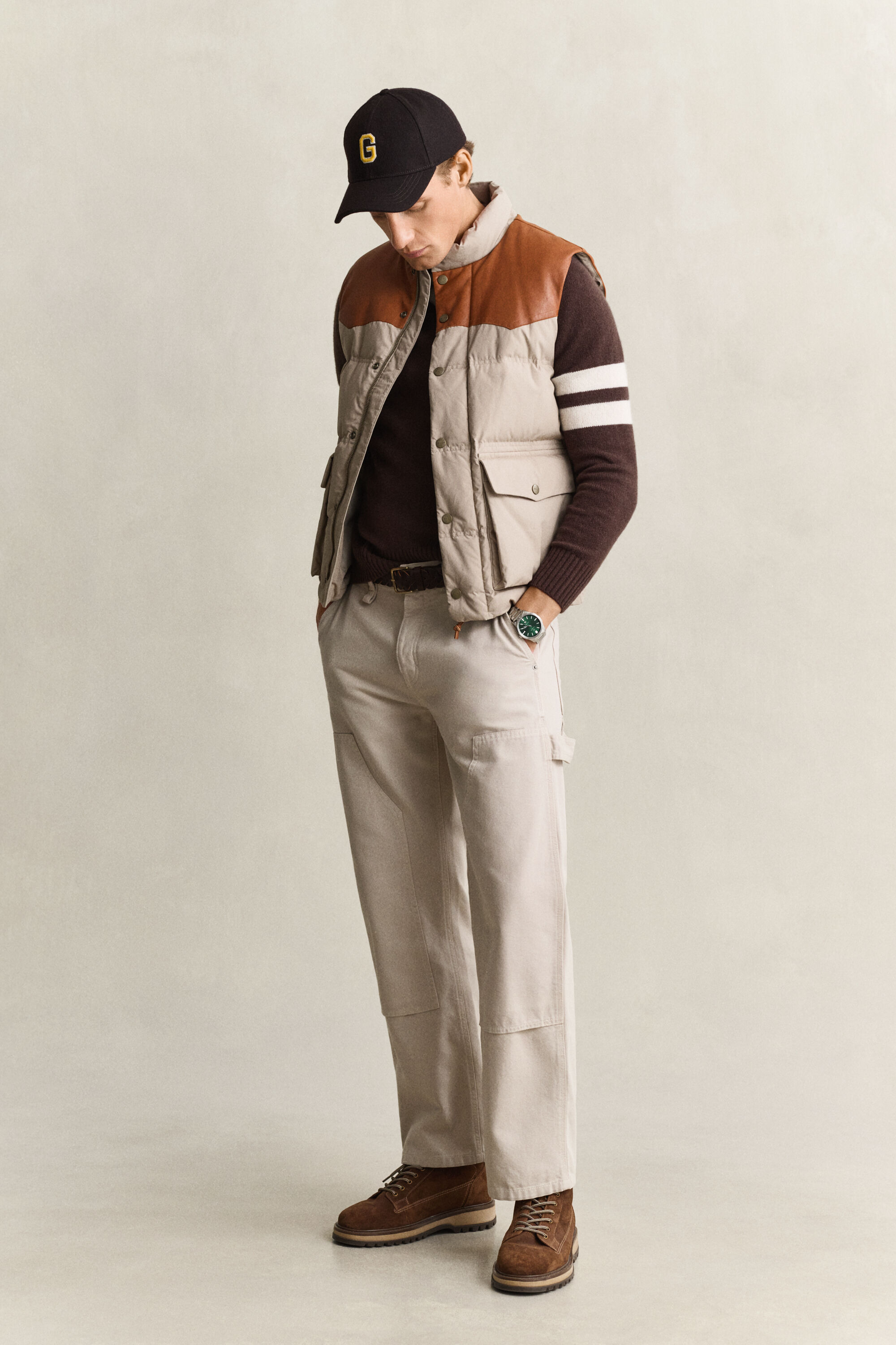 Maglia in cashmere a righe con scollo a V