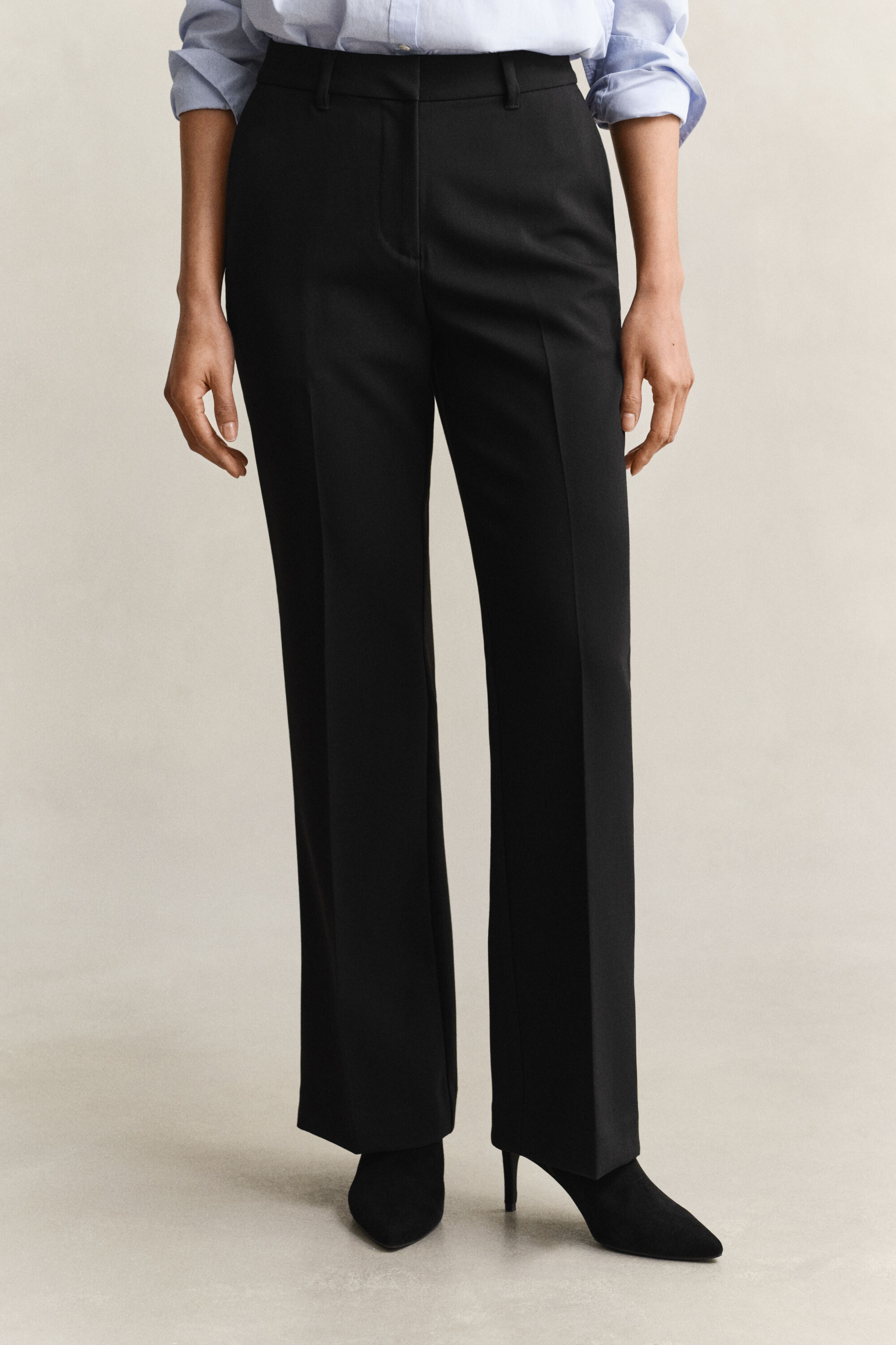 Pantaloni eleganti svasati slim fit