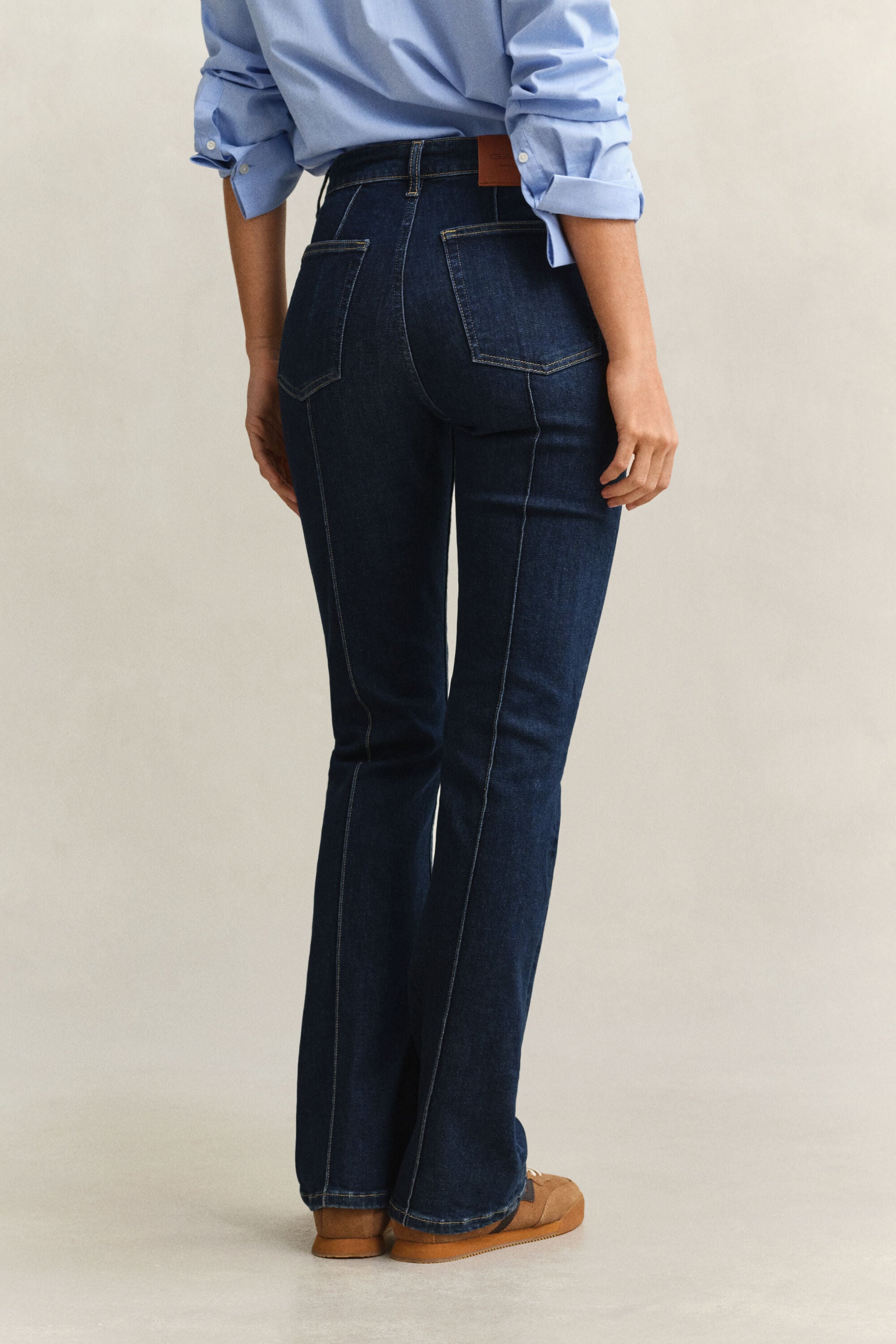 Jeans svasati con pinces slim