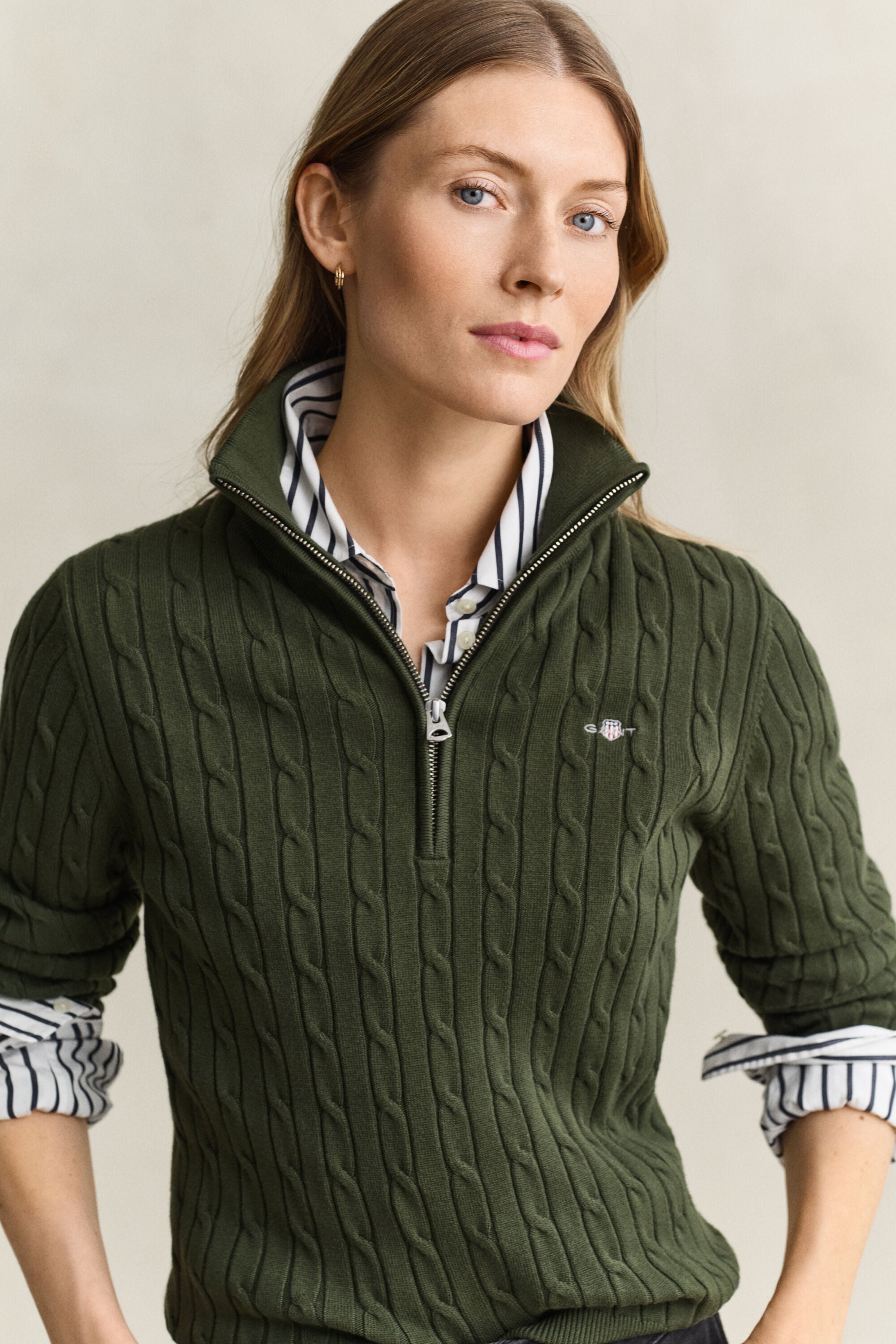 Maglia con zip corta elasticizzata a trecce