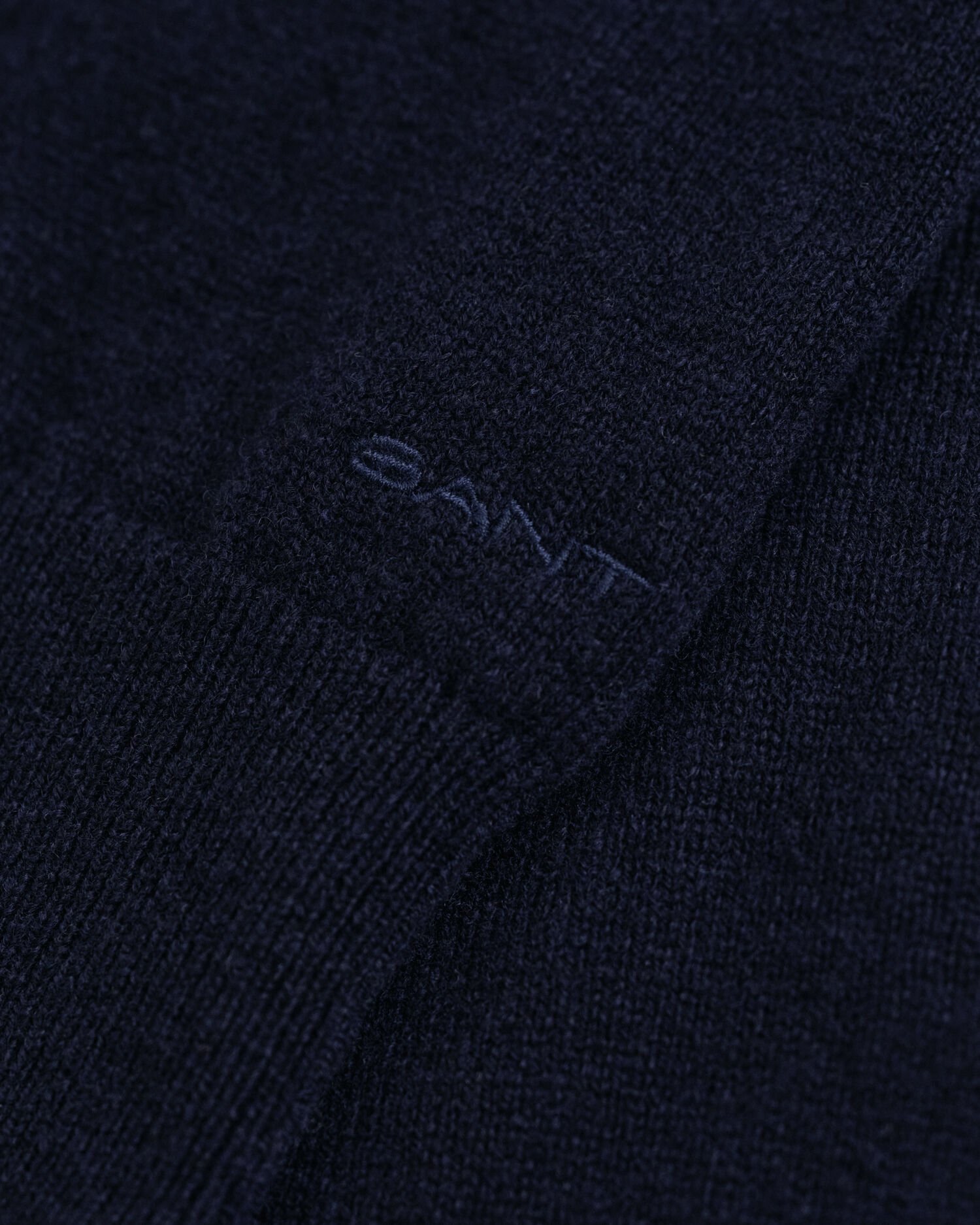 Abito in pregiata e finissima lana d’agnello lavorata a maglia