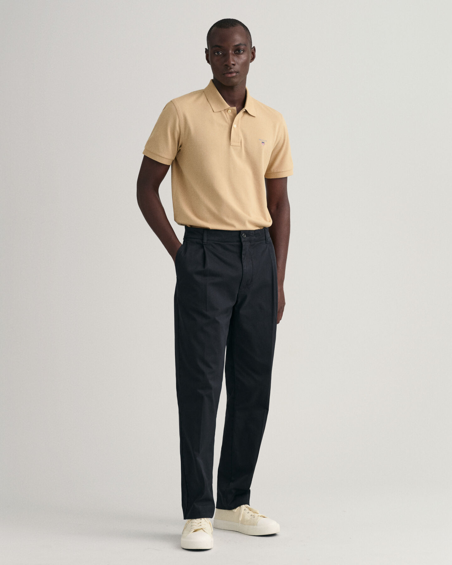 Pantaloni con piega stretti in fondo