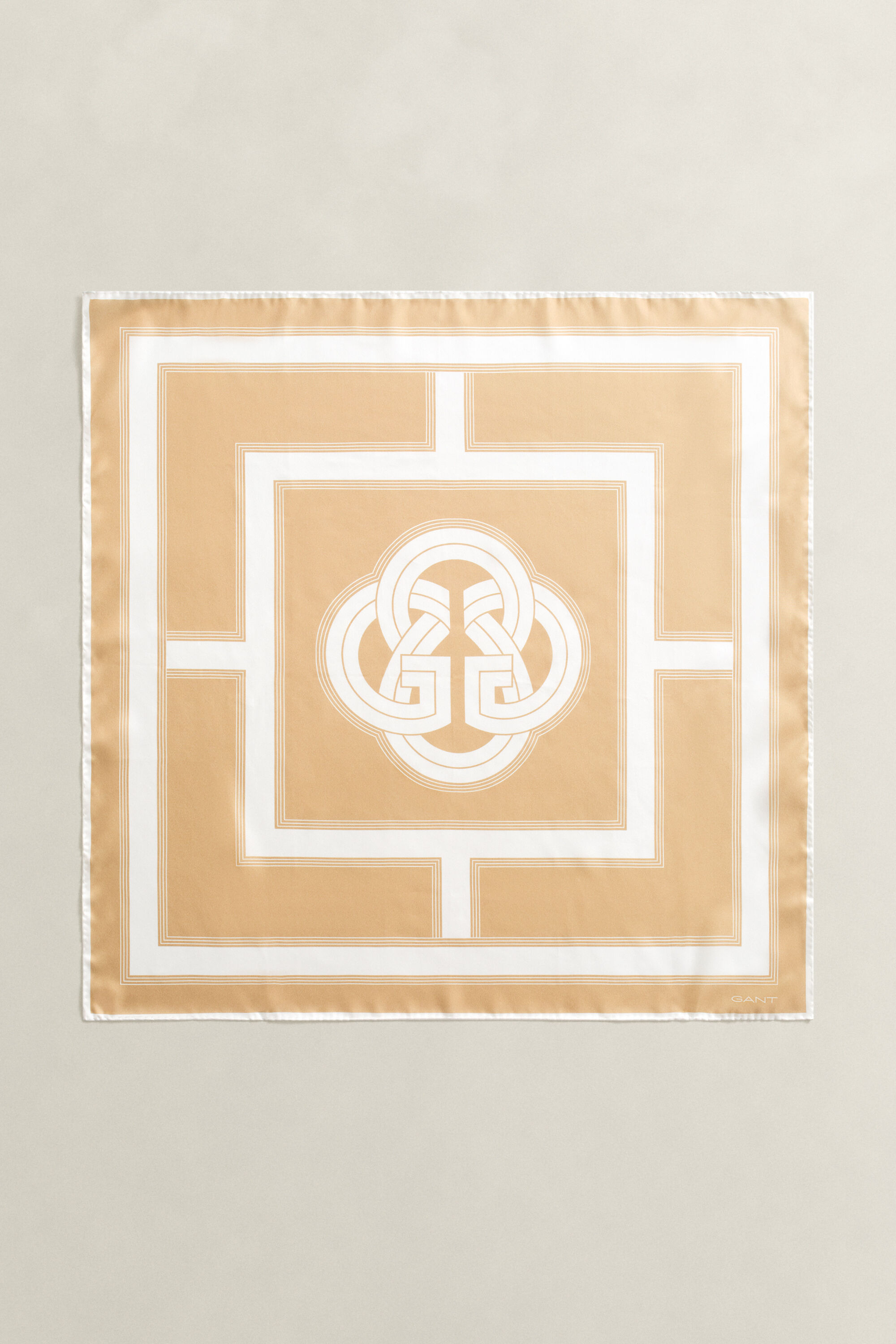 Foulard di seta con monogramma