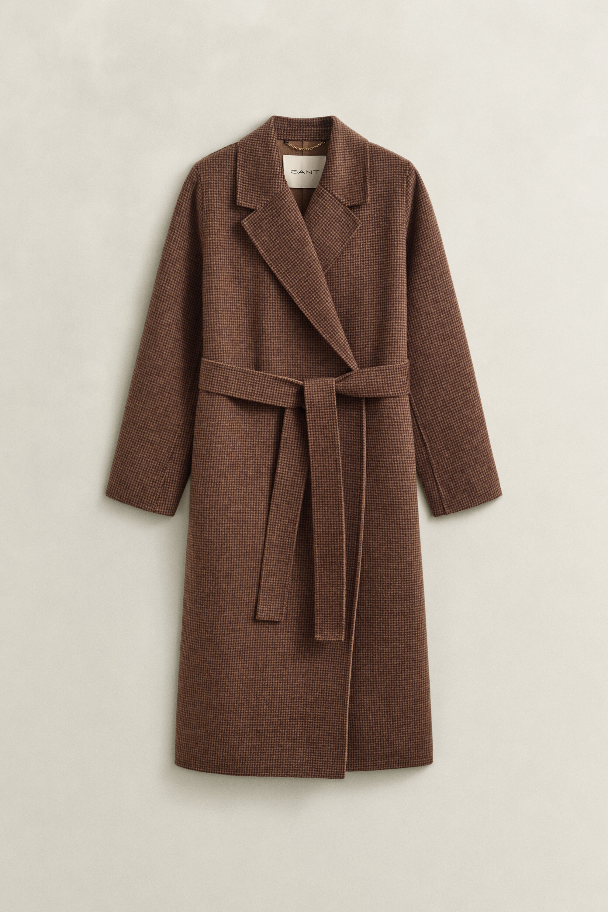 Cappotto con cintura e cuciture a mano